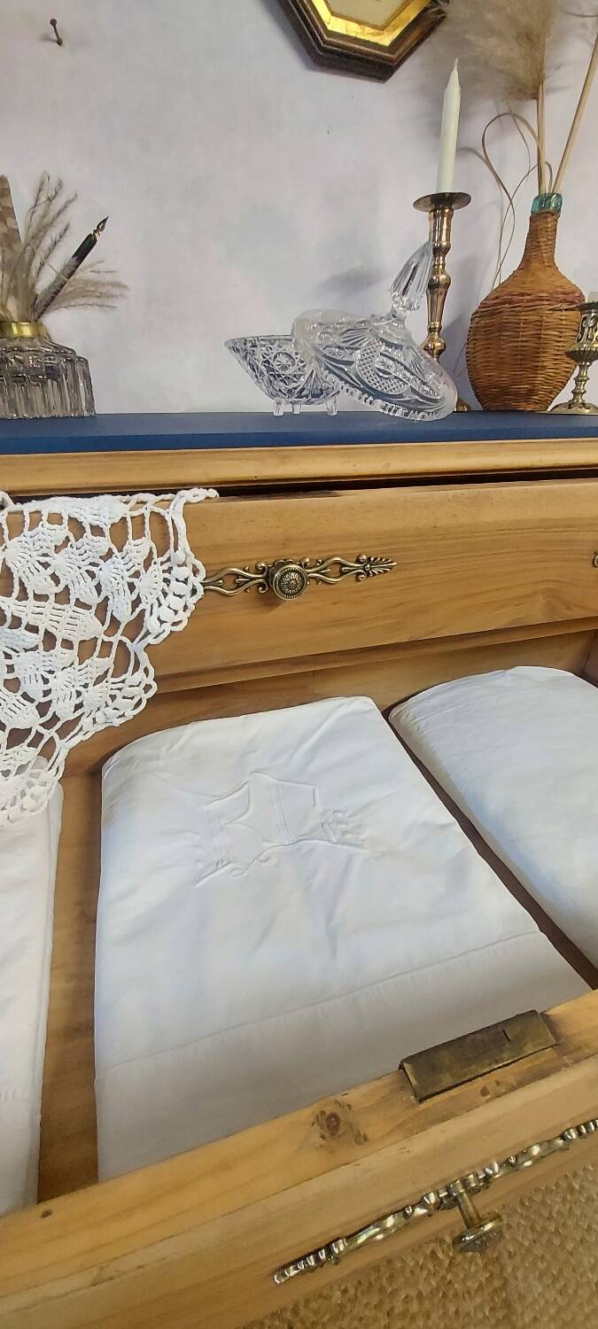 Old chest of drawers