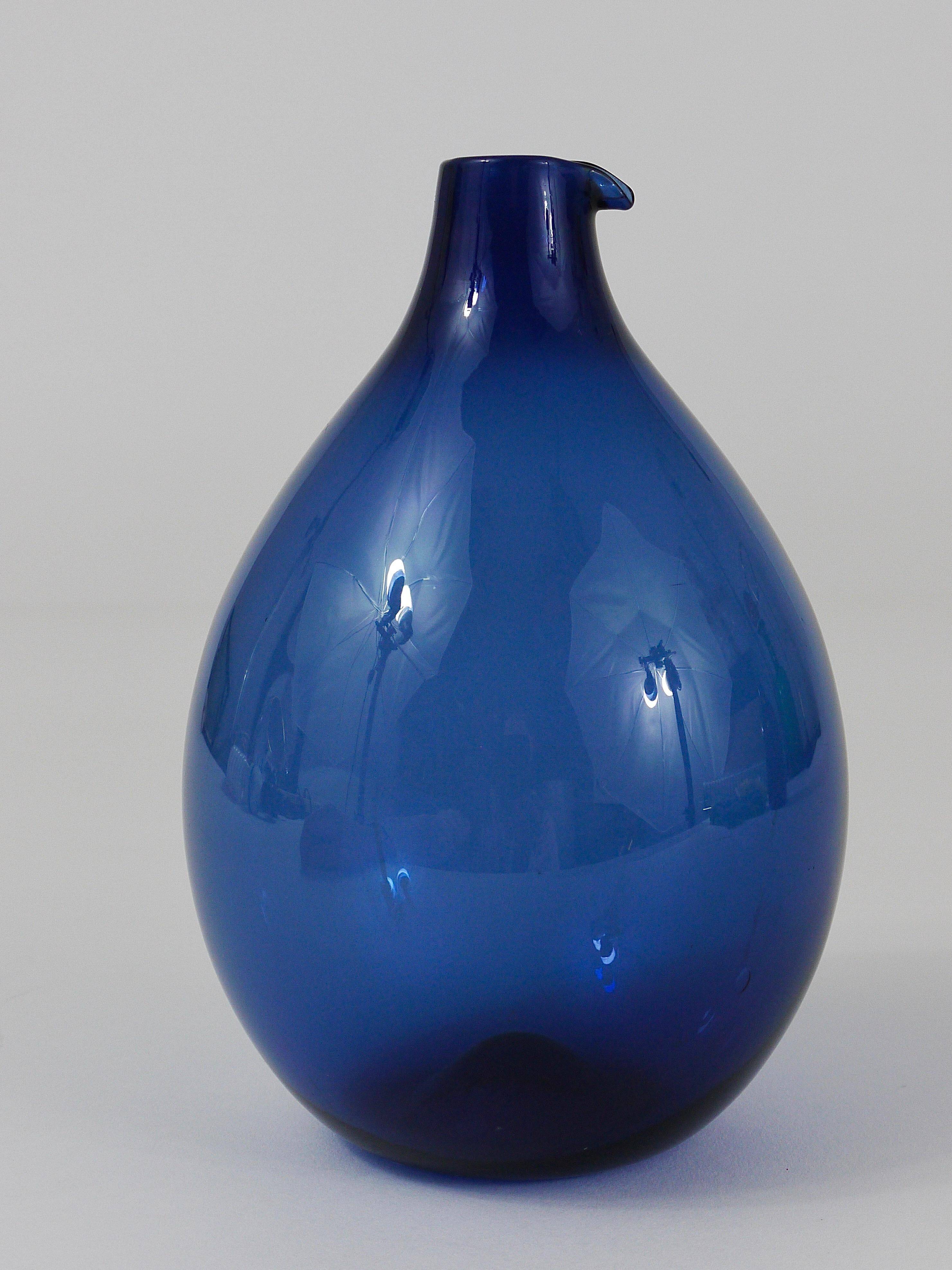 Glass vase signed Bleu Timo Sarpaneva Pullo Oiseau, Iittala, Finland, 1950s