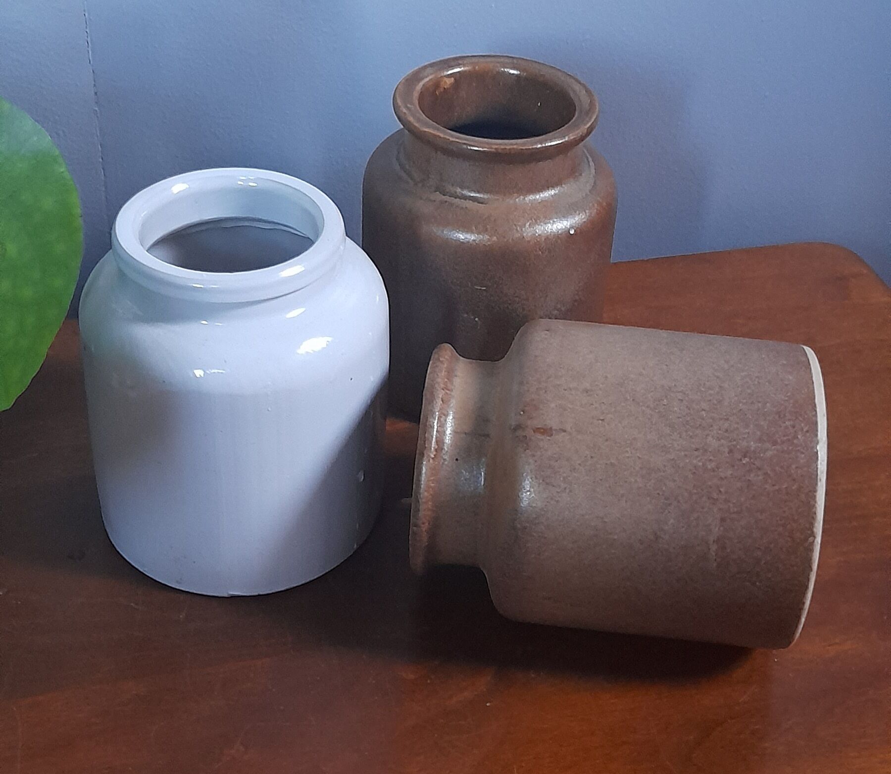 Ensemble de 3 anciens pots à moutarde/condiments, en céramique / grés