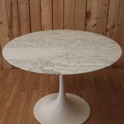 Round table Tulip in Calacatta marble by Eero Saarinen - Ø 107 cm - Knoll