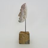 Face sculpture in polychrome earth and plaster, cabinet of curiosities. Ph Monaux. Ariège artist