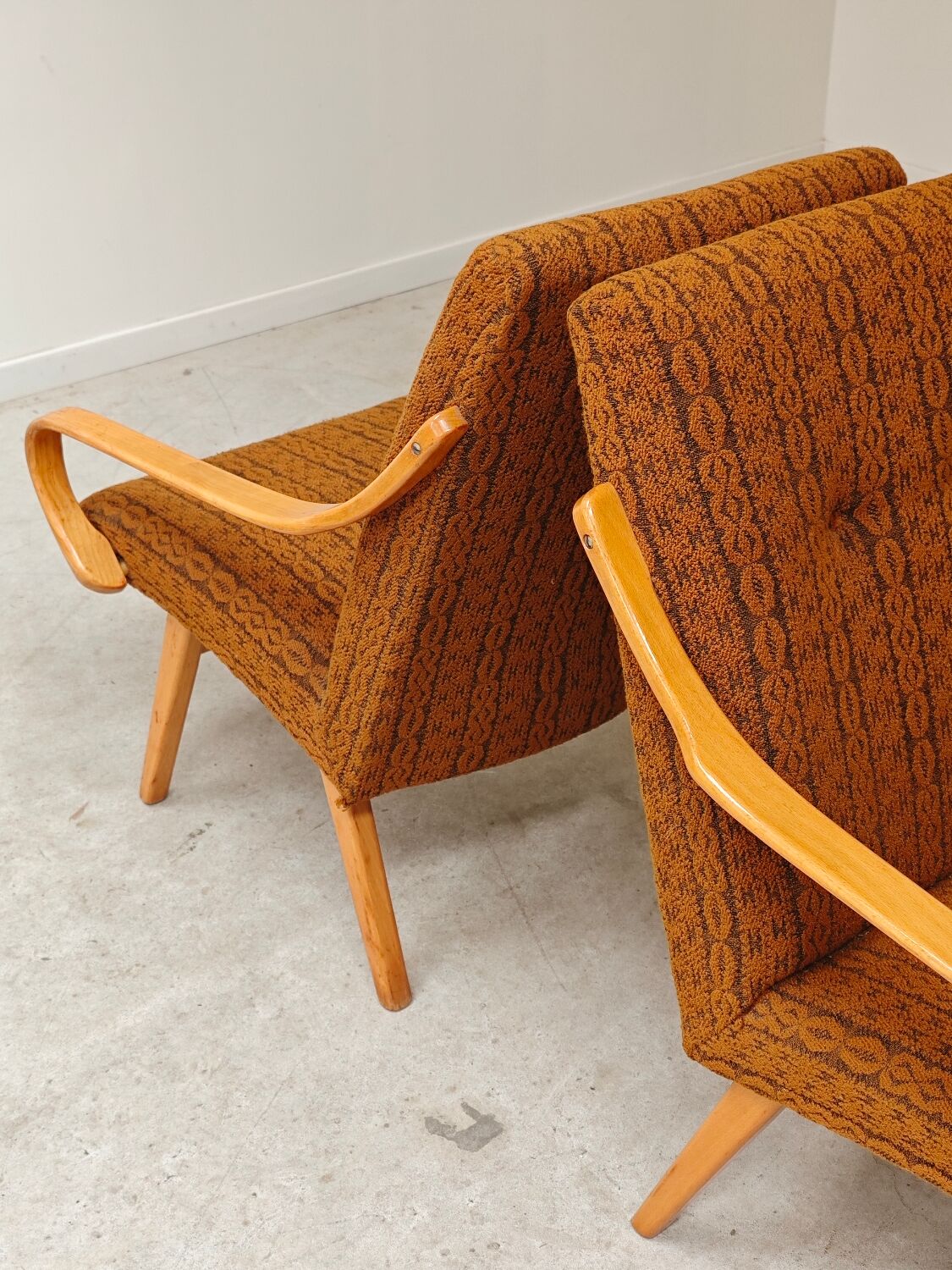 Pair of armchairs 6953 by Jaroslav Smidek for TON (Thonet)