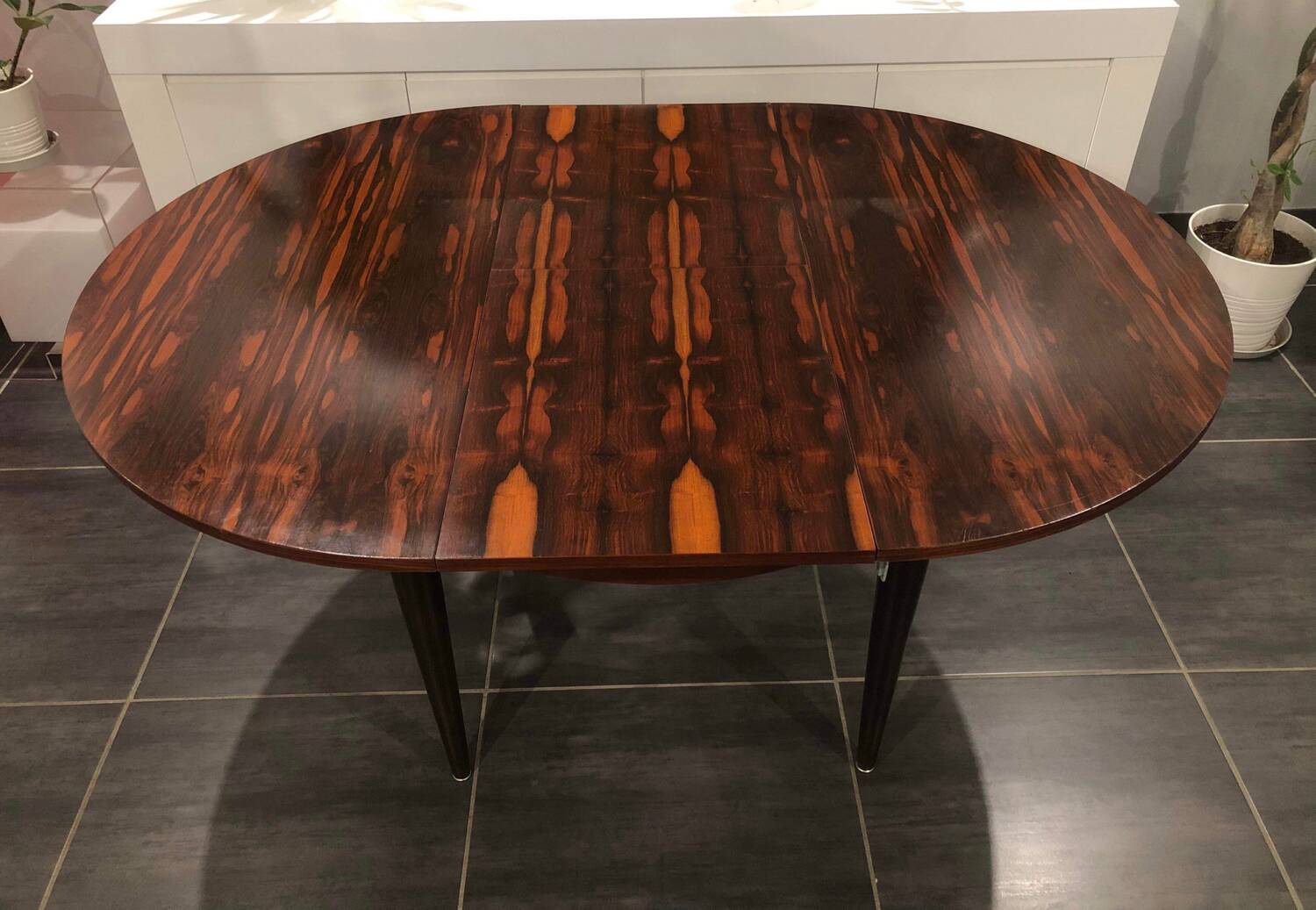 Scandinavian extendable round table in rosewood, 1960s