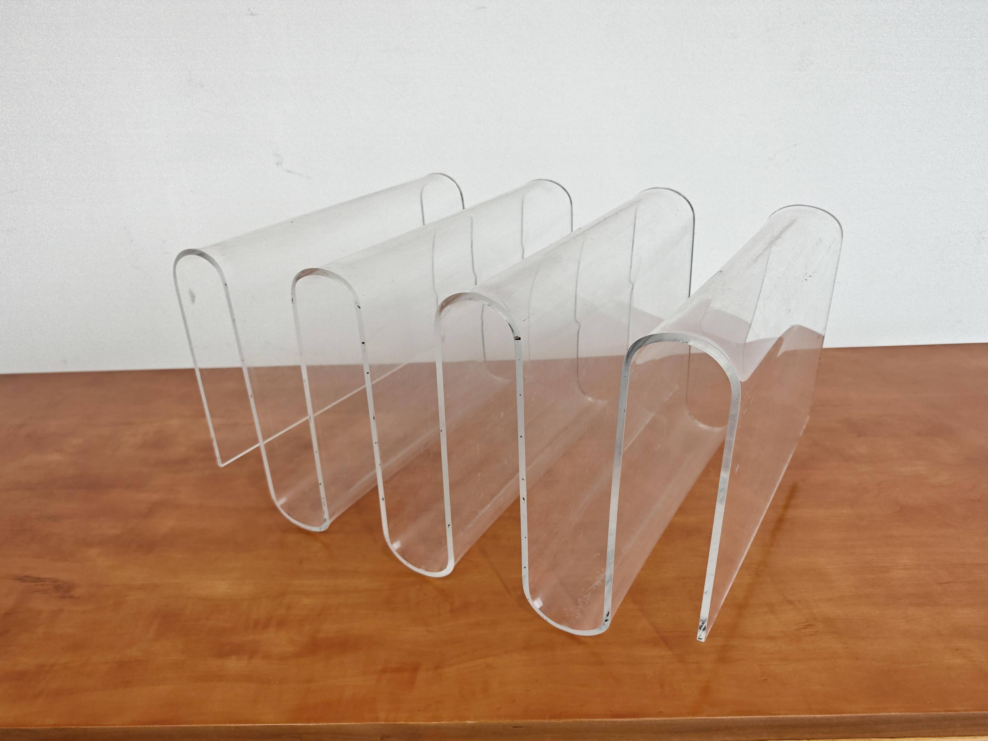 Sculptural range of Mid Century Modern in plexiglass from the 1970s.