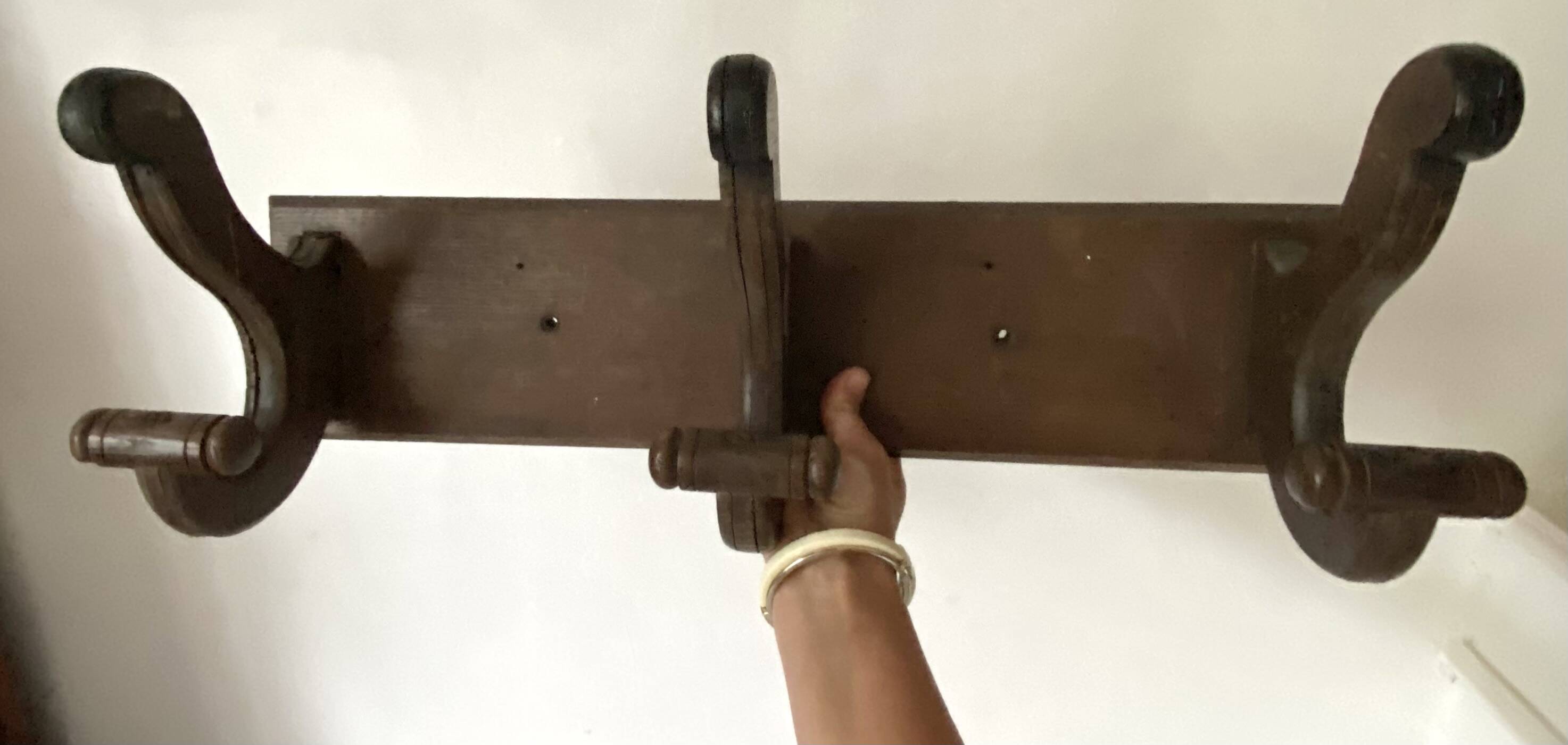 Wooden wall-mounted coat rack with 3 hooks