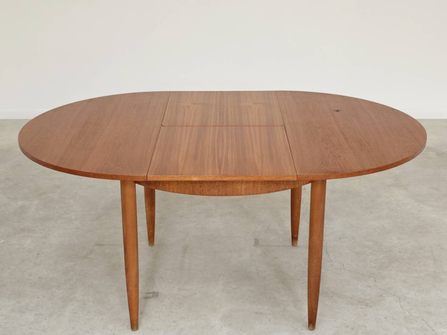 Round extending table, light oak, East Germany, 1960s