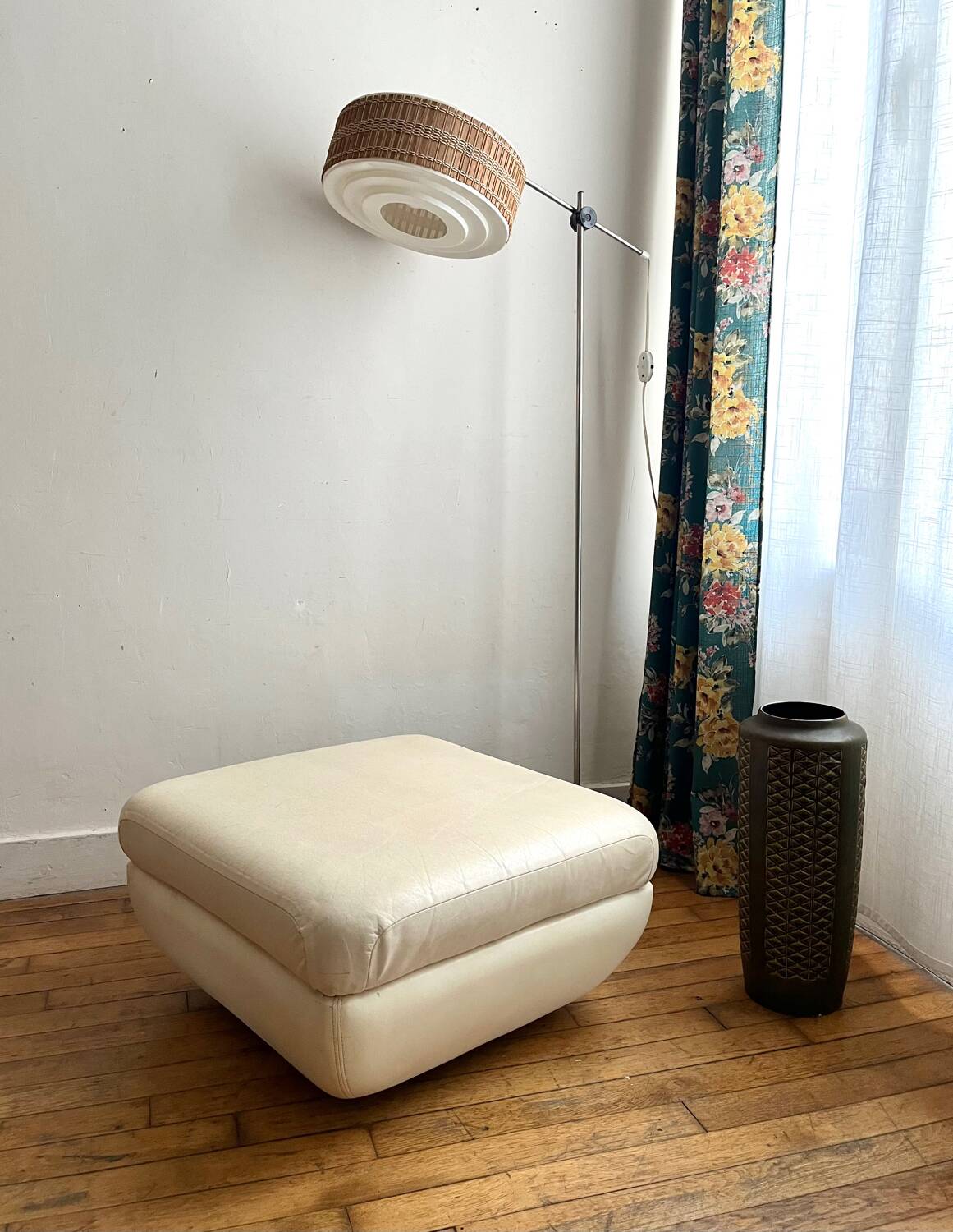 Leather pouf from the 70s/80s