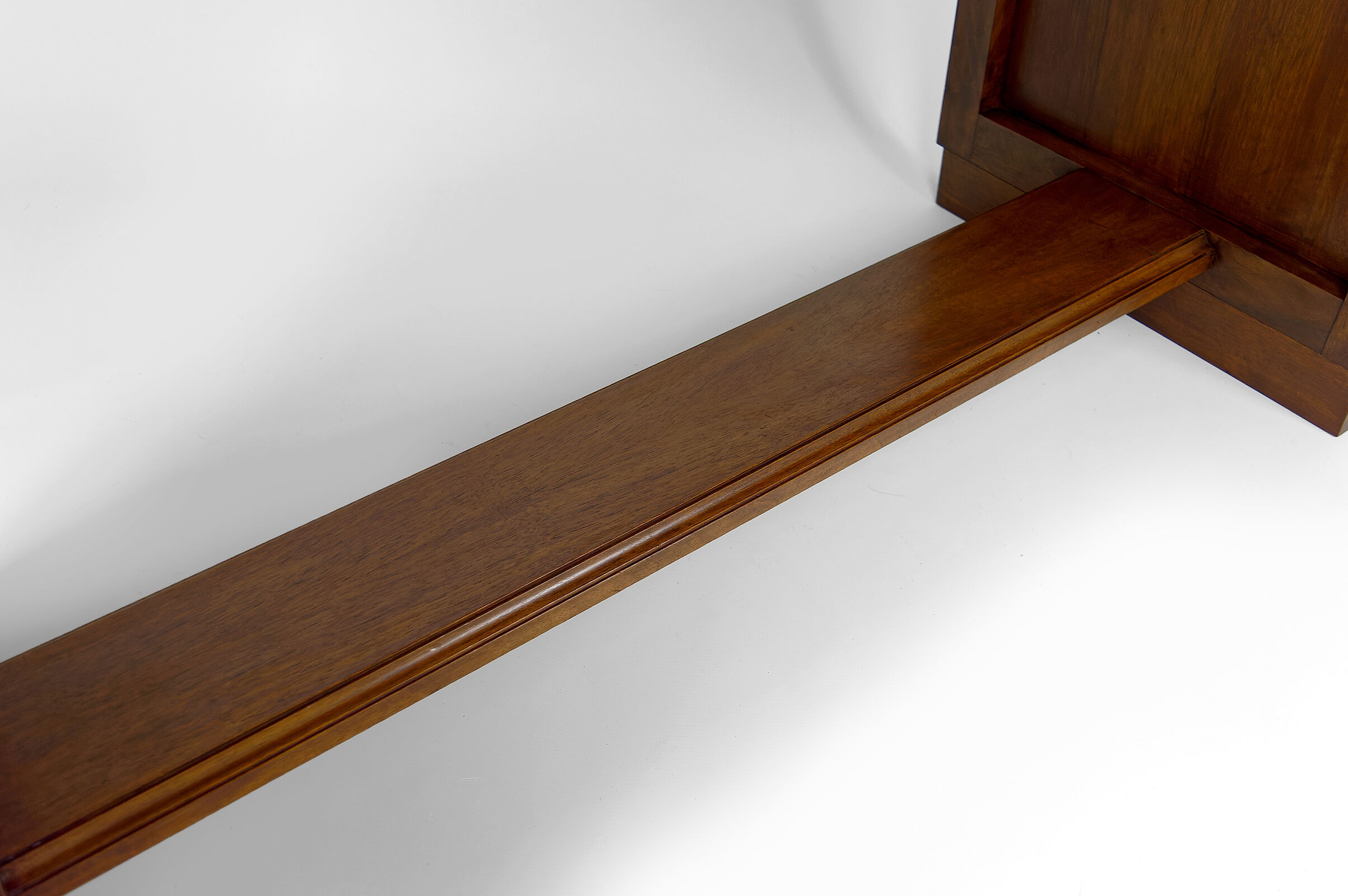 Coiffeuse art déco en noyer sculpté, france, vers 1930