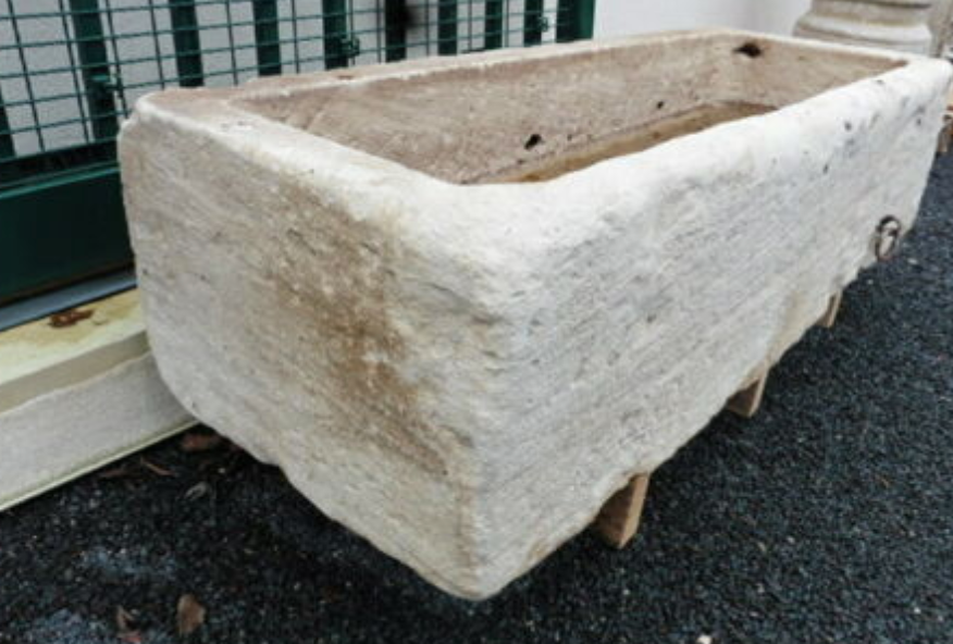 Natural stone trough with ring