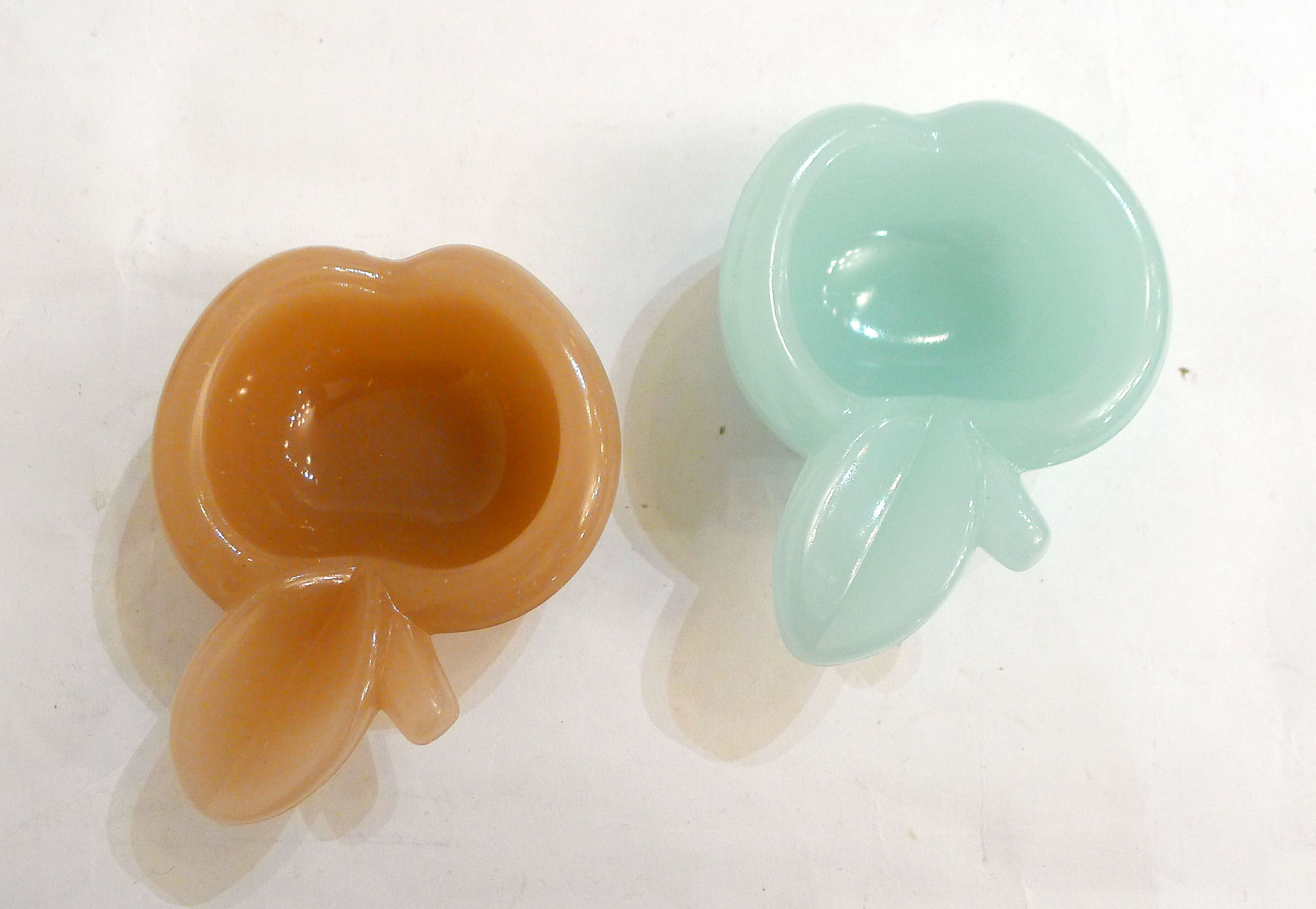 Pair of Apple opalin ashtrays