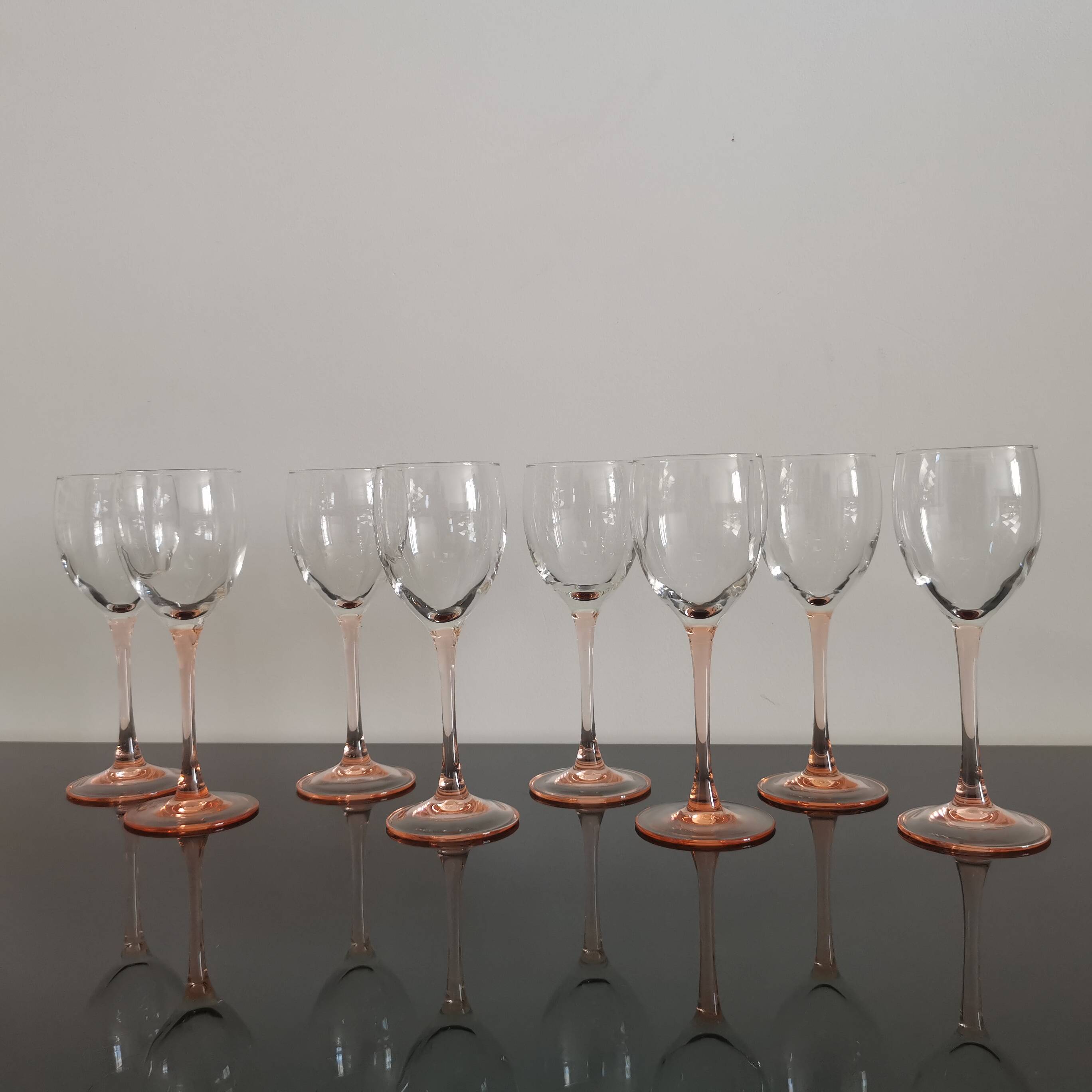 4 Luminarc white wine glasses with pink feet