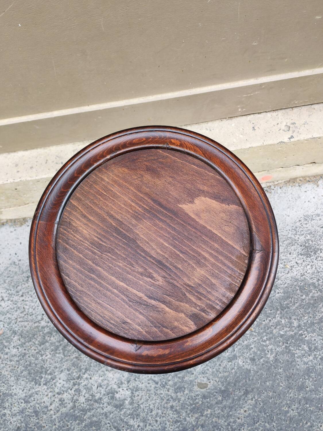 Wooden pedestal table