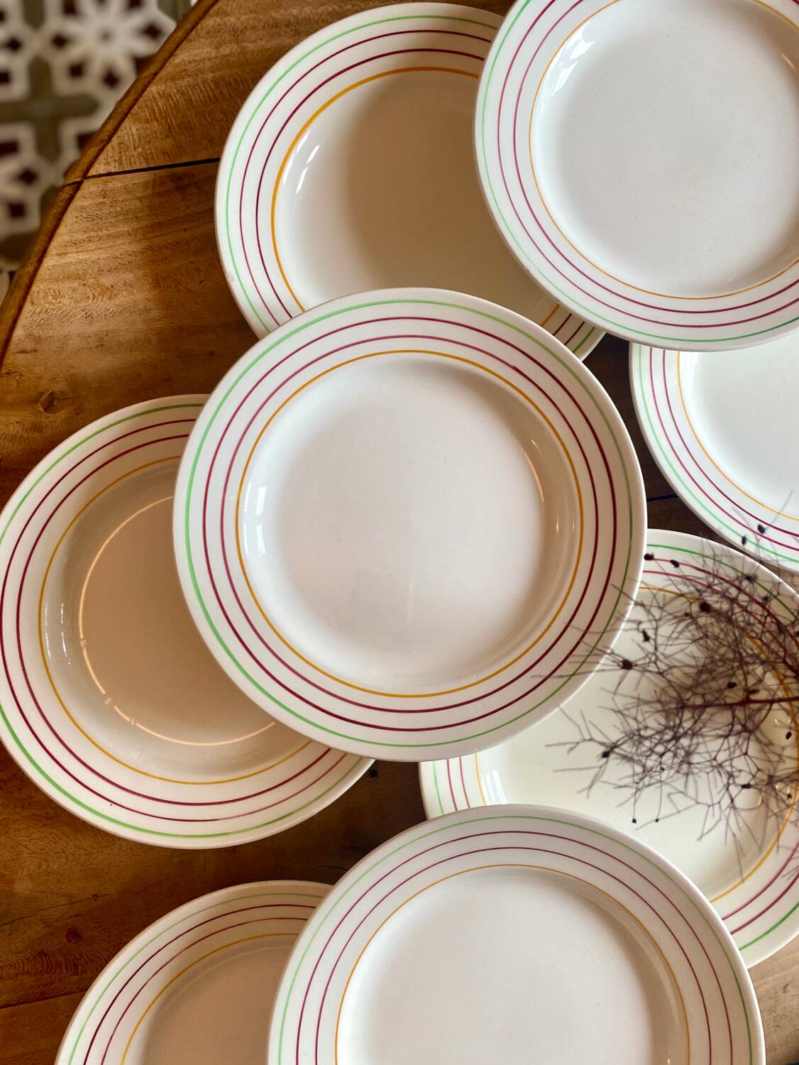 Set of 12 vintage flat plates, Jeannio de Gien model