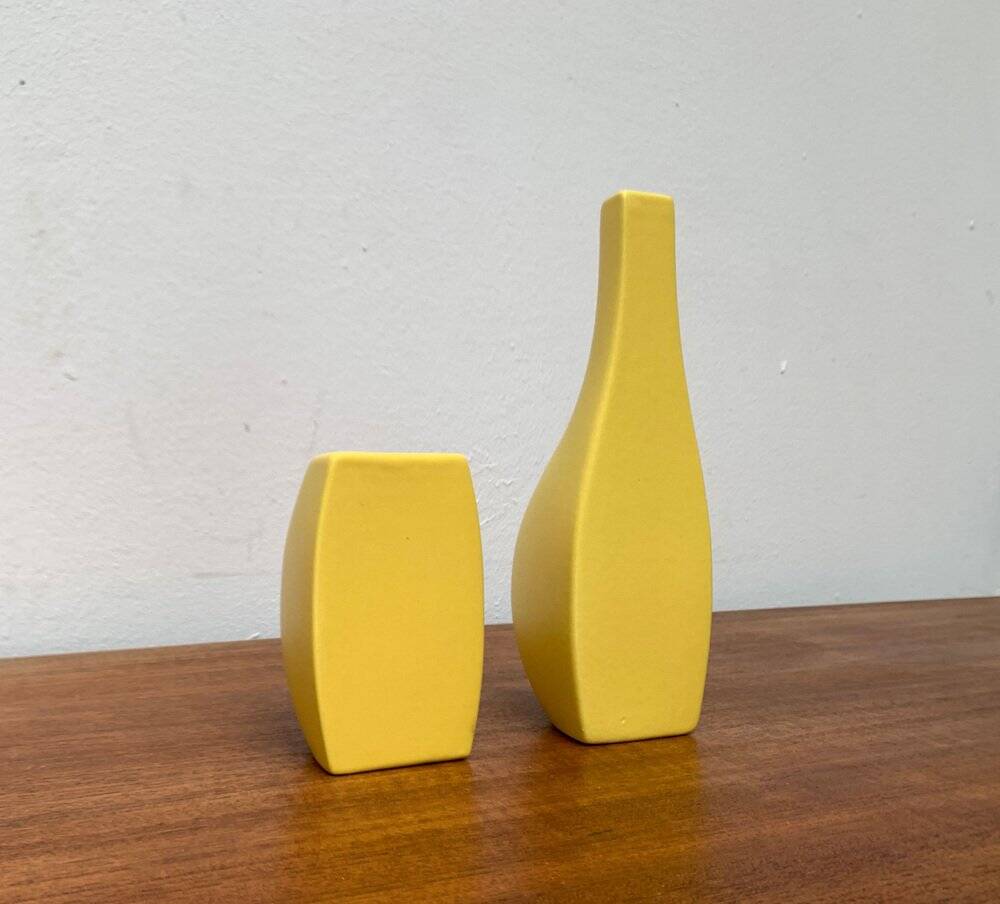 Set of 2 minimalist postmodern Italian vases by Bel Mondo, 1980s.