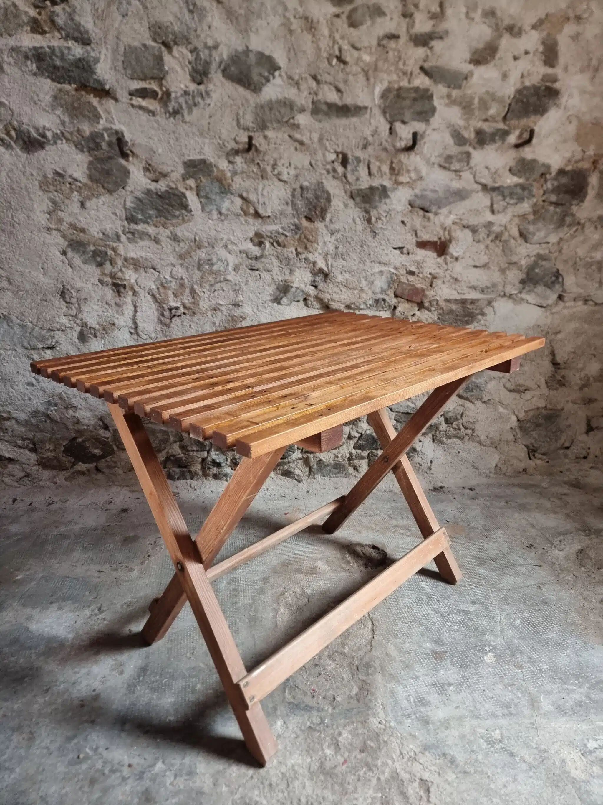 Vintage folding garden table in pine, mid-20th century.