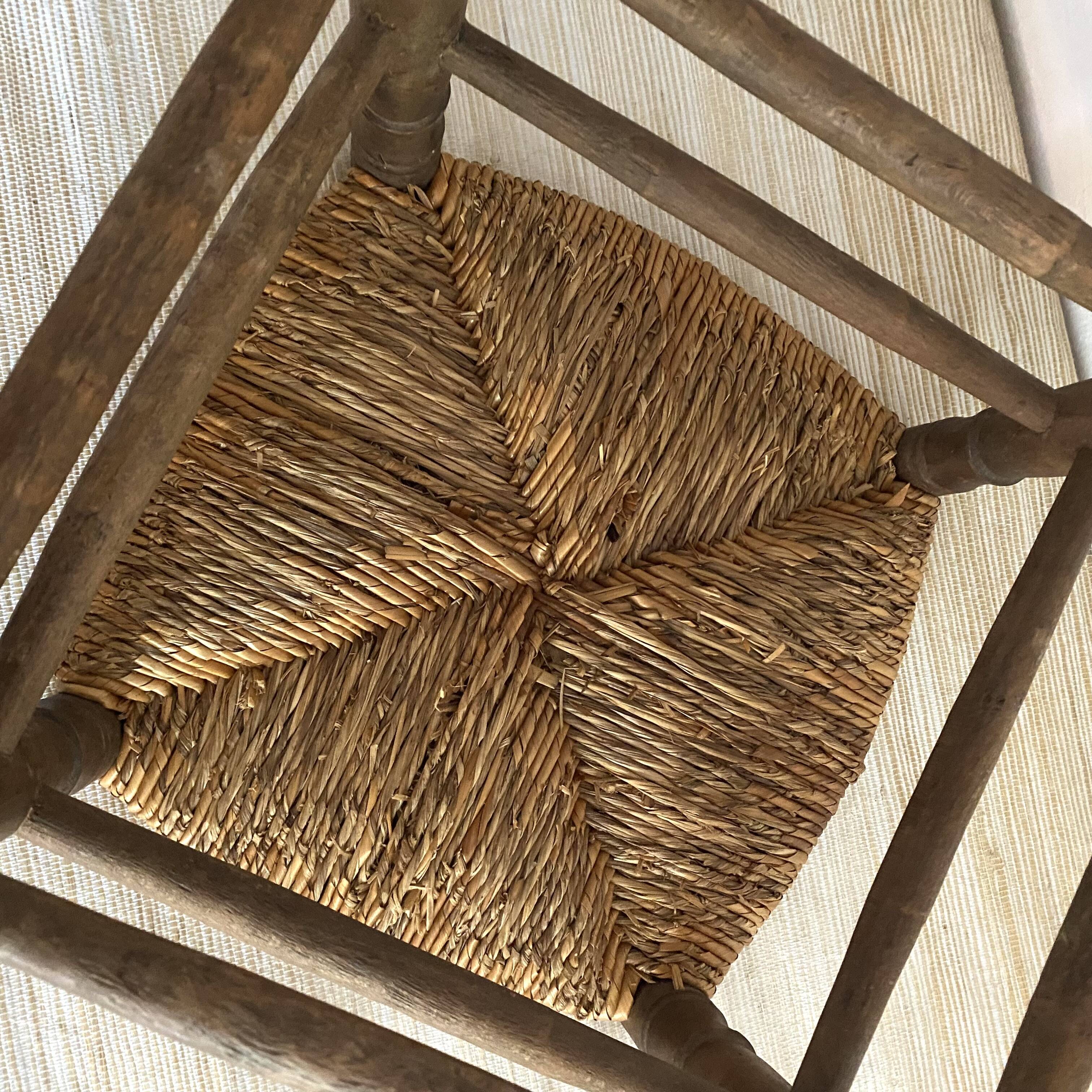 Country stool in wood and straw