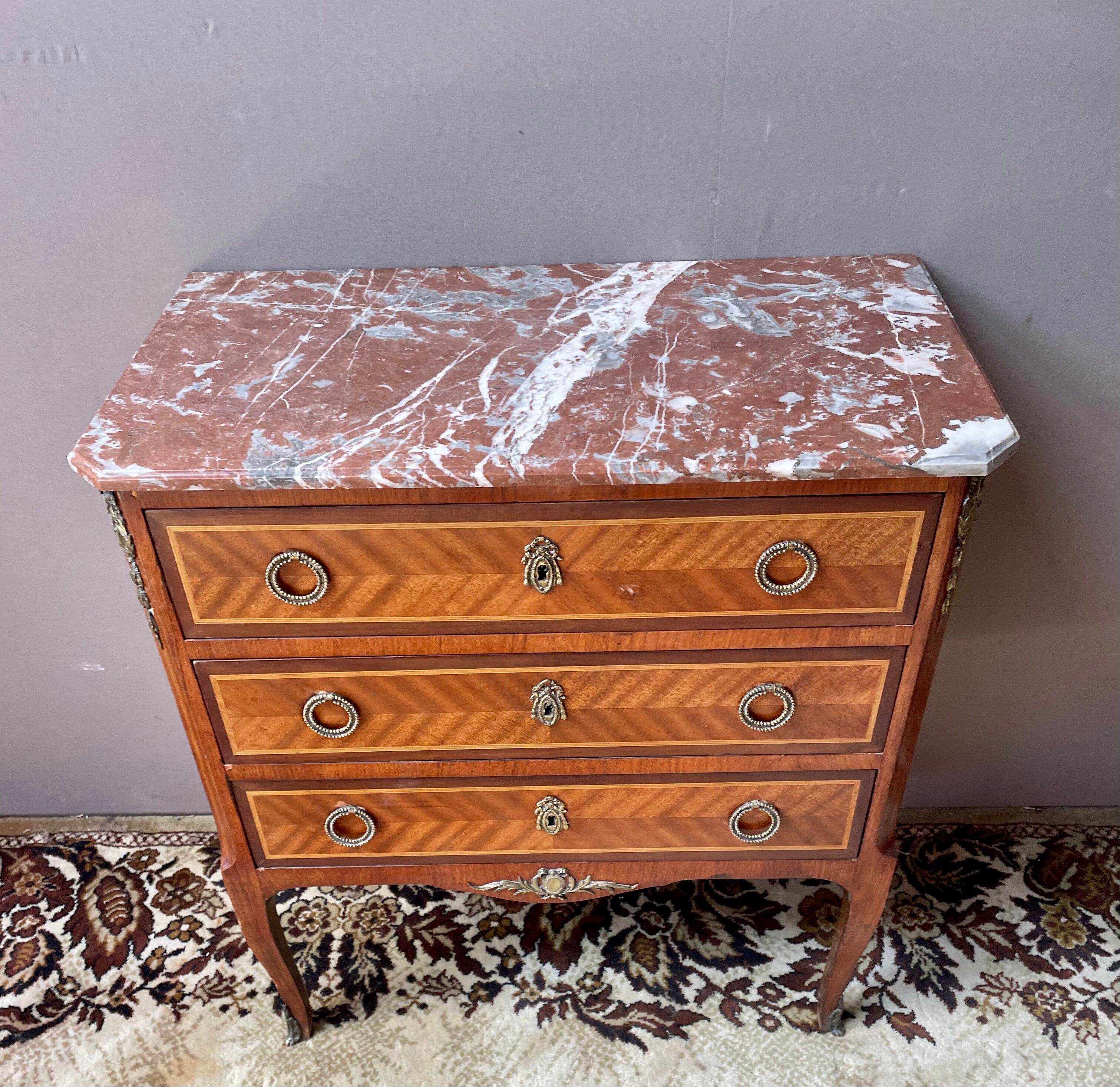 Transitional style chest of drawers in marquetry
