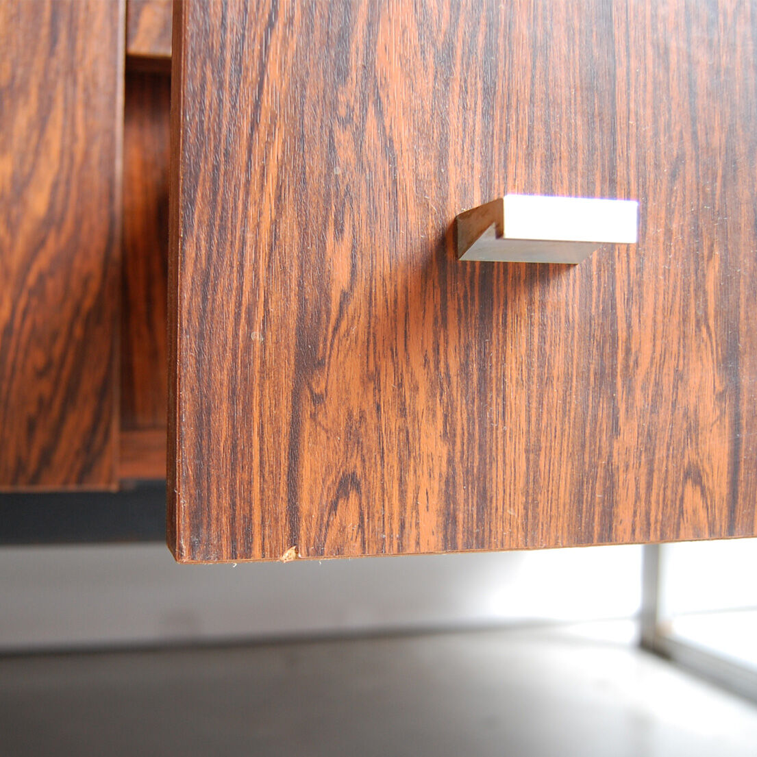 Meuble bar modèle "1293" de Pierre Guariche pour Meurop 1960s