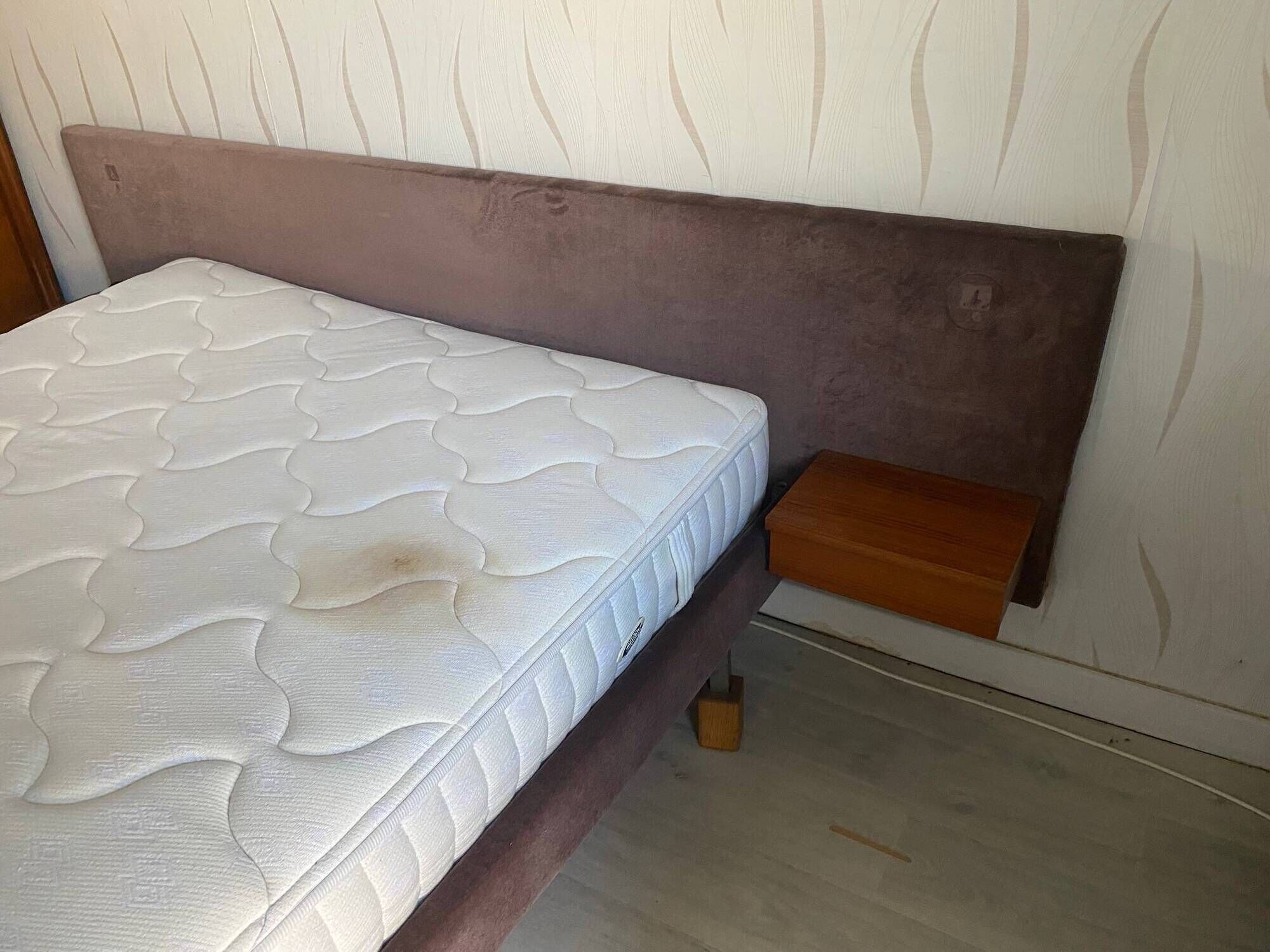 Lit Vintage Teck et velours