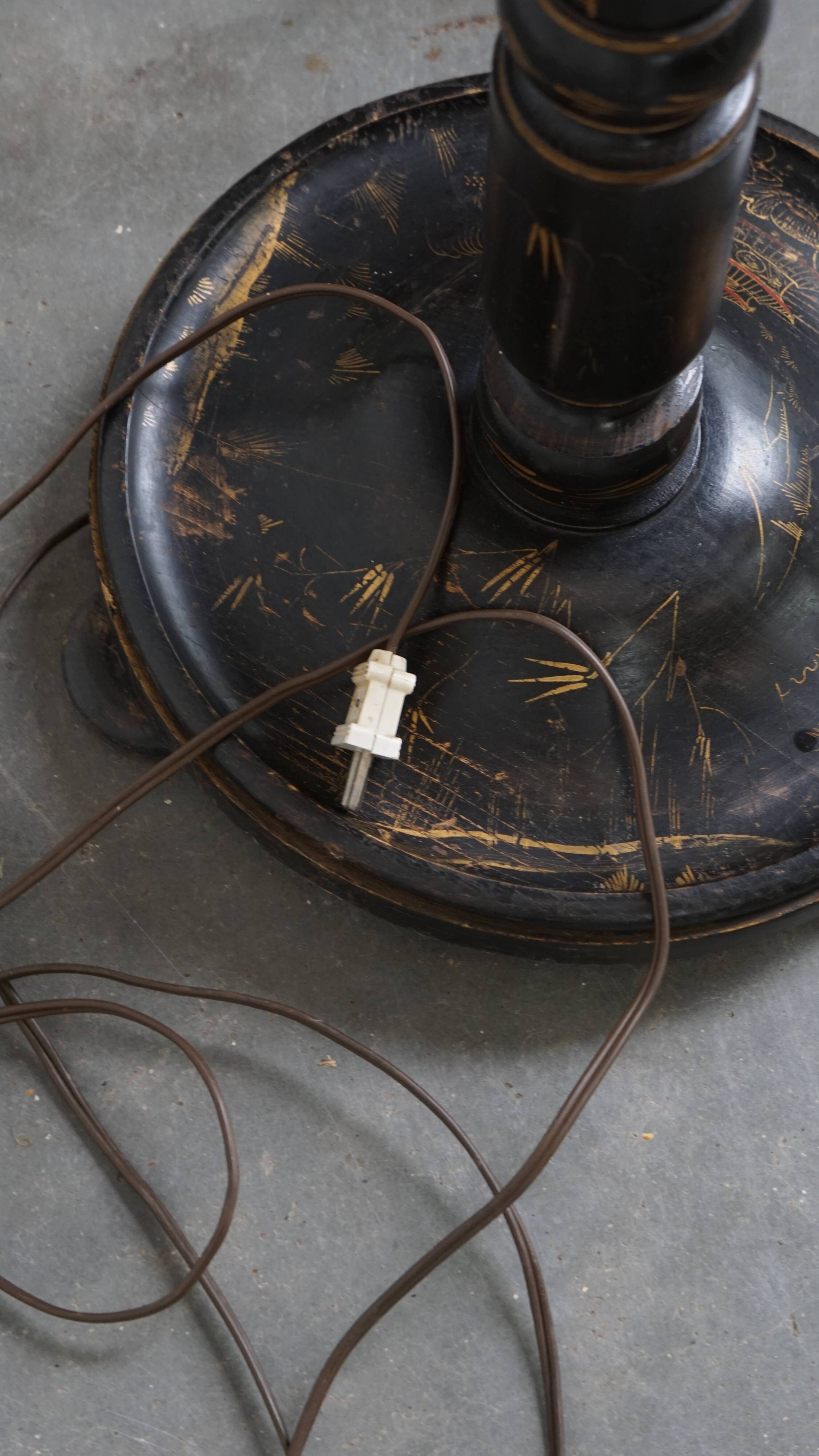 Antique English Floor Lamp from the Early 1900s