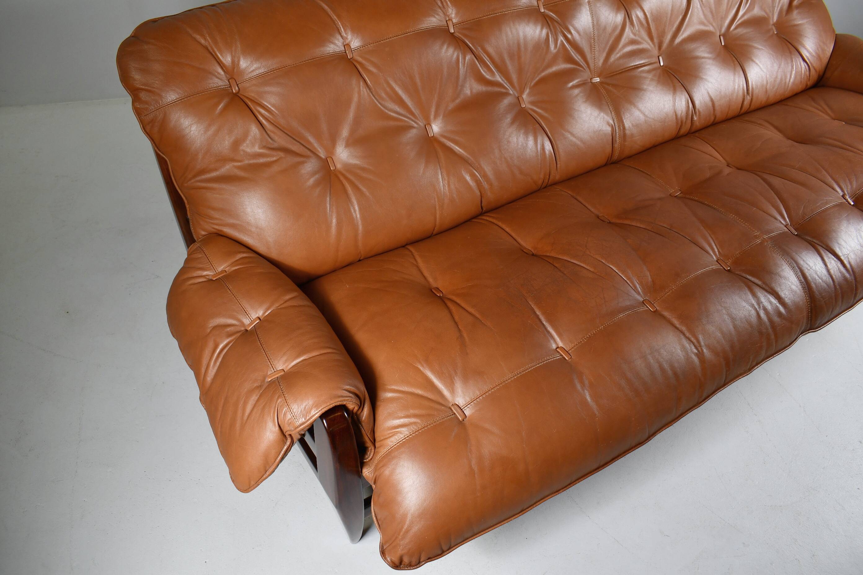 Sofa "Rodeio" par Jean Gillon pour Italma Woodart. Brésil 1965.