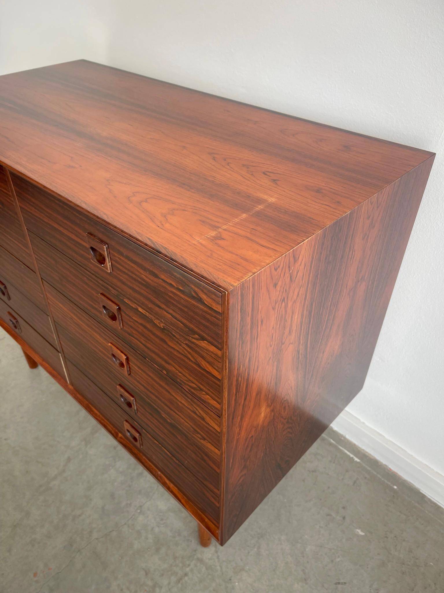Commode moderne danoise en bois dur avec dix tiroirs