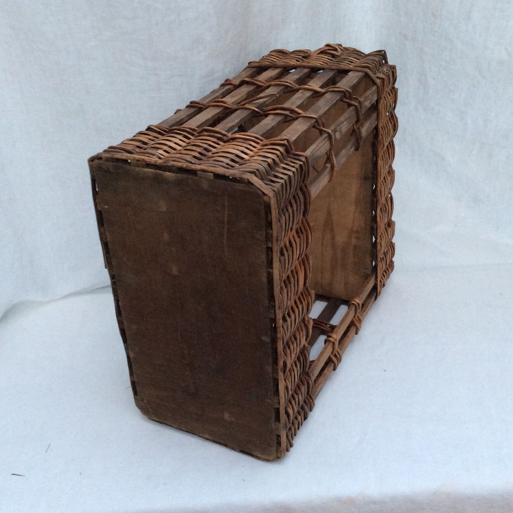 Portable wicker bar