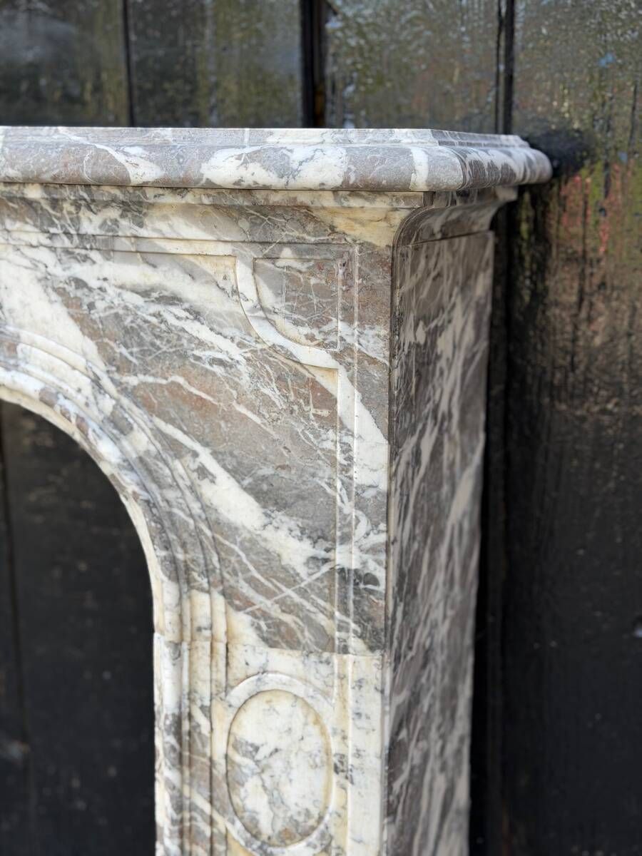 Louis XV fireplace in grey Ardennes marble, a floral basket in white marble, late 18th century.