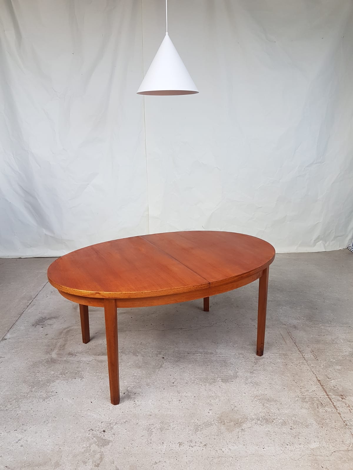 Dining table by William Lawrence