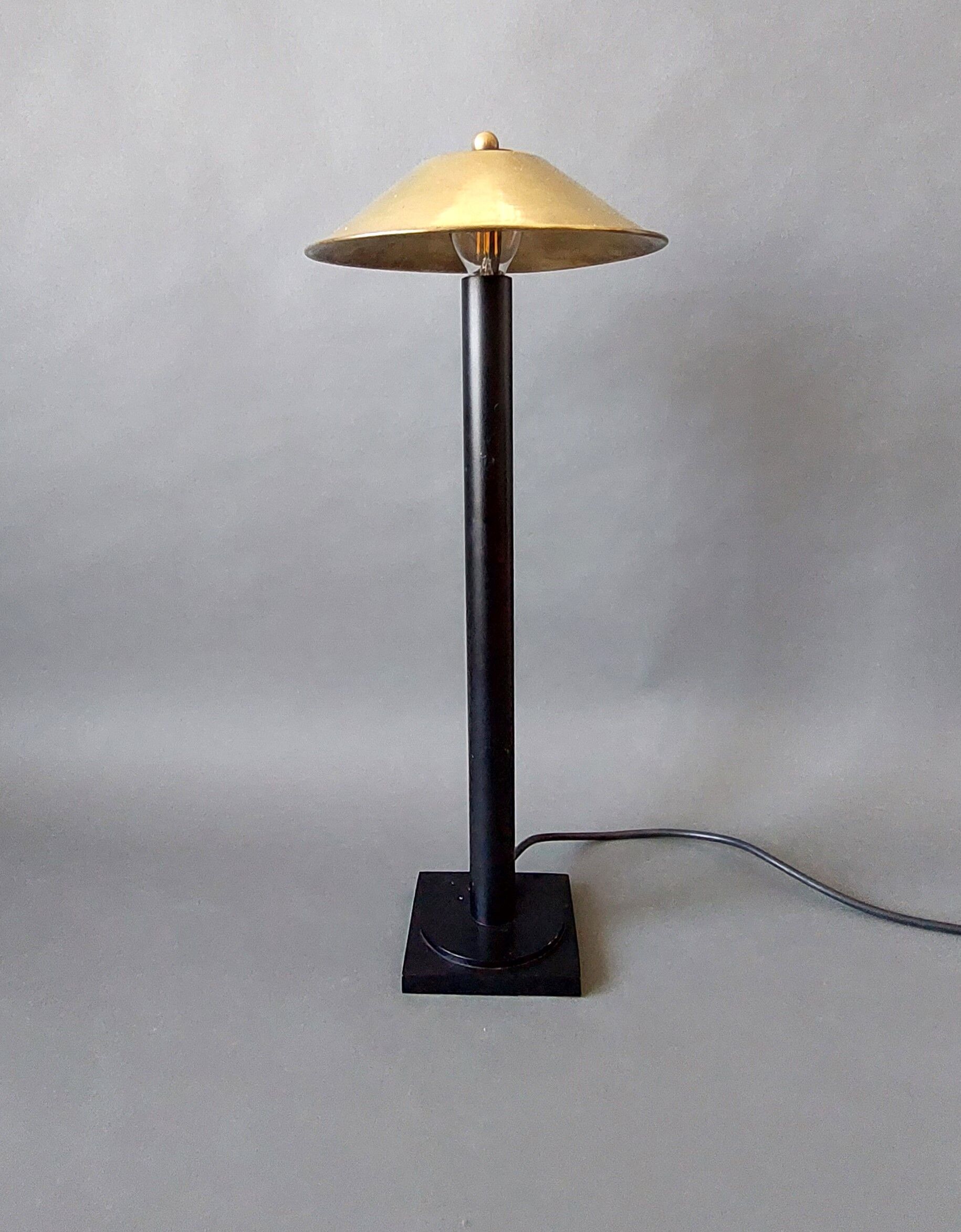 Post-Modern lamp in black metal and gilded brass.