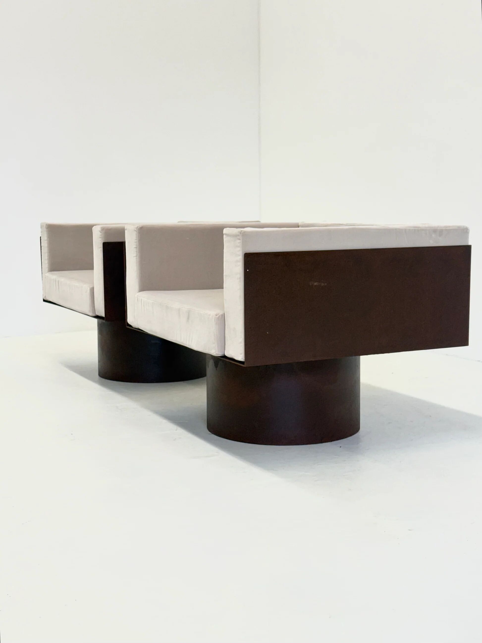 Ensemble de 2 chaises longues sculpturales en métal italien