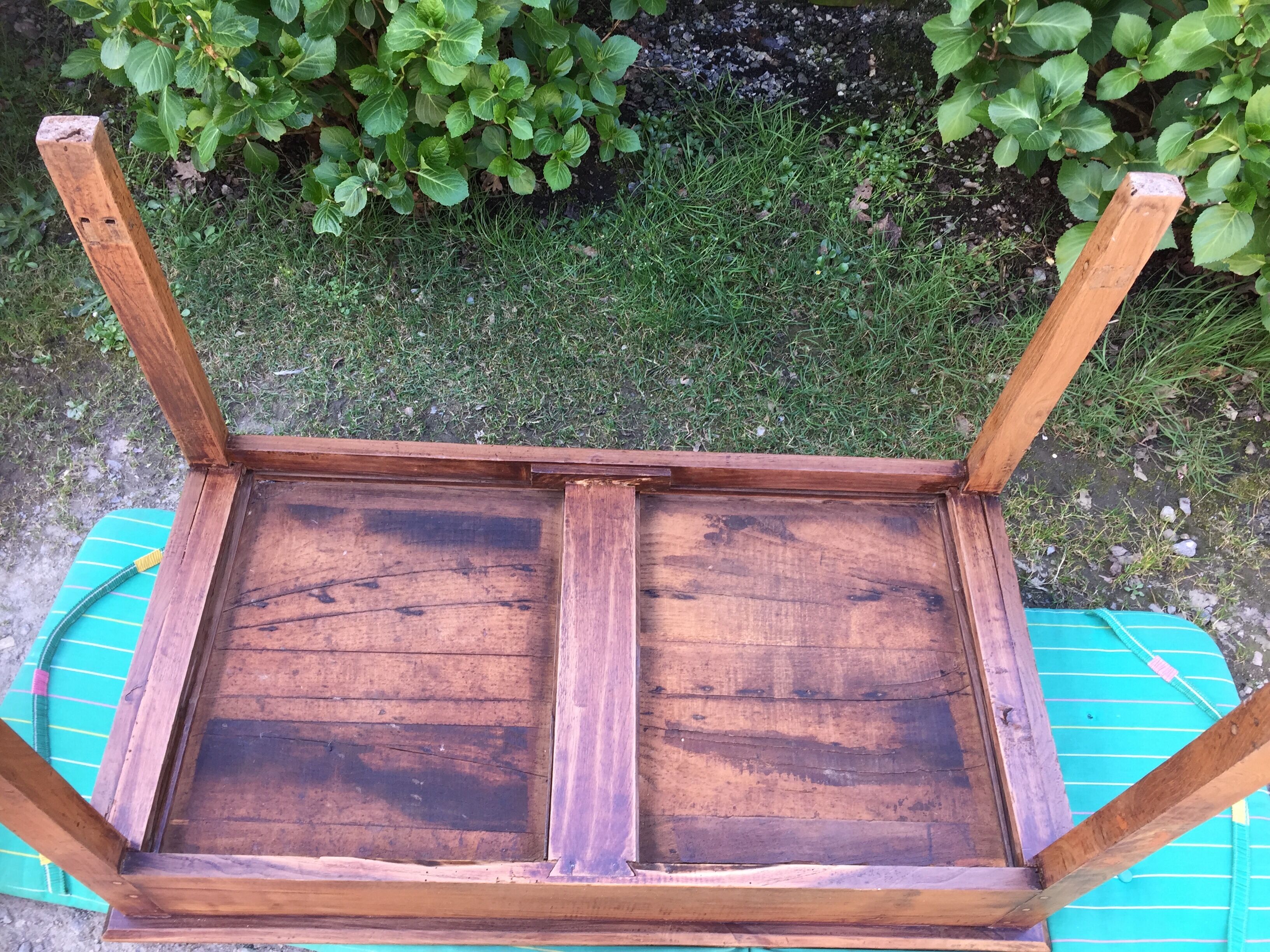 Farm table of the country Brièron (South Brittany) old with 2 drawers in chestnut.