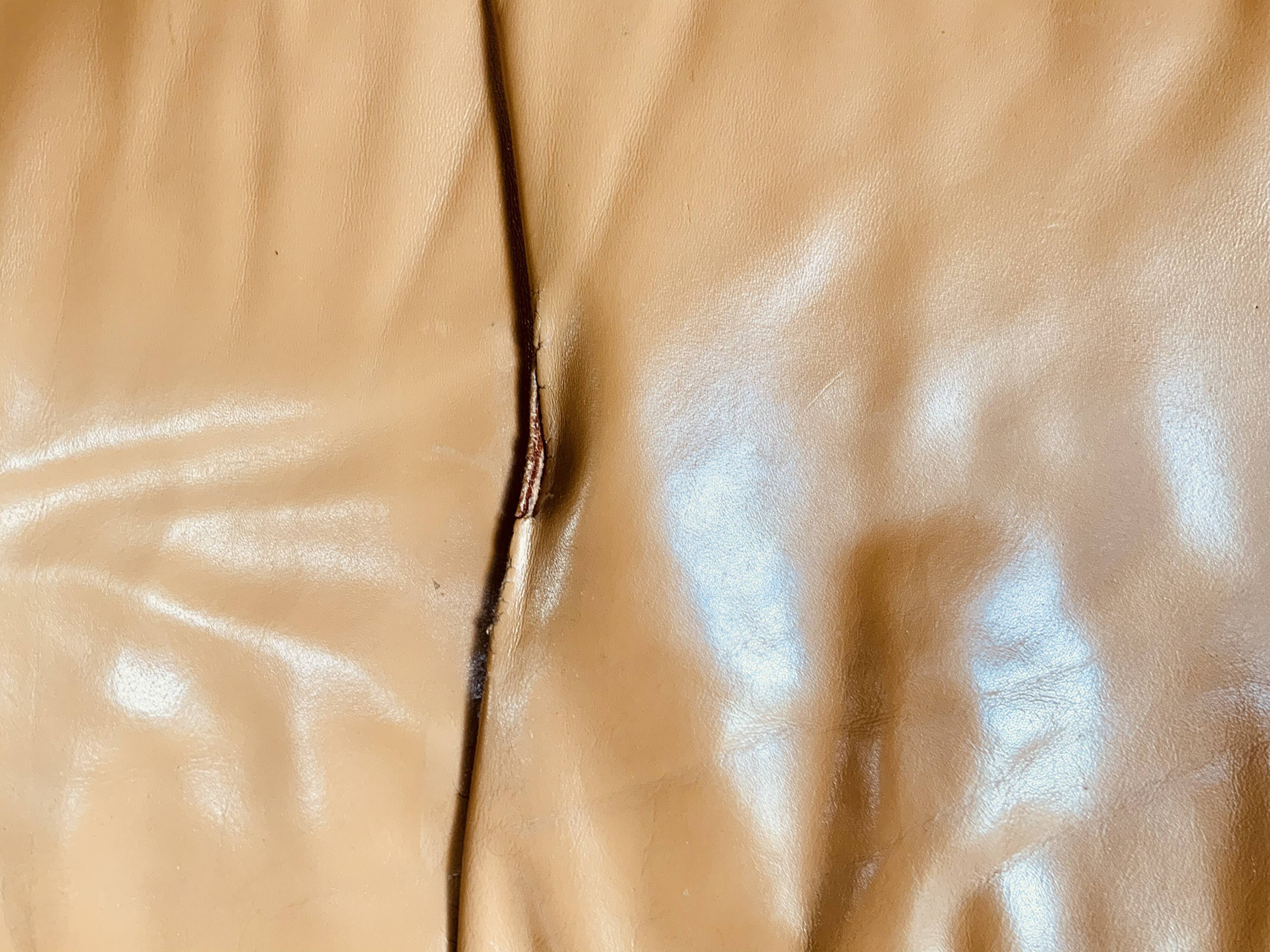 Leather and wood lounge of the Maison Regain 1950s/60s