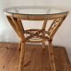 Table basse vintage en rotin et verre