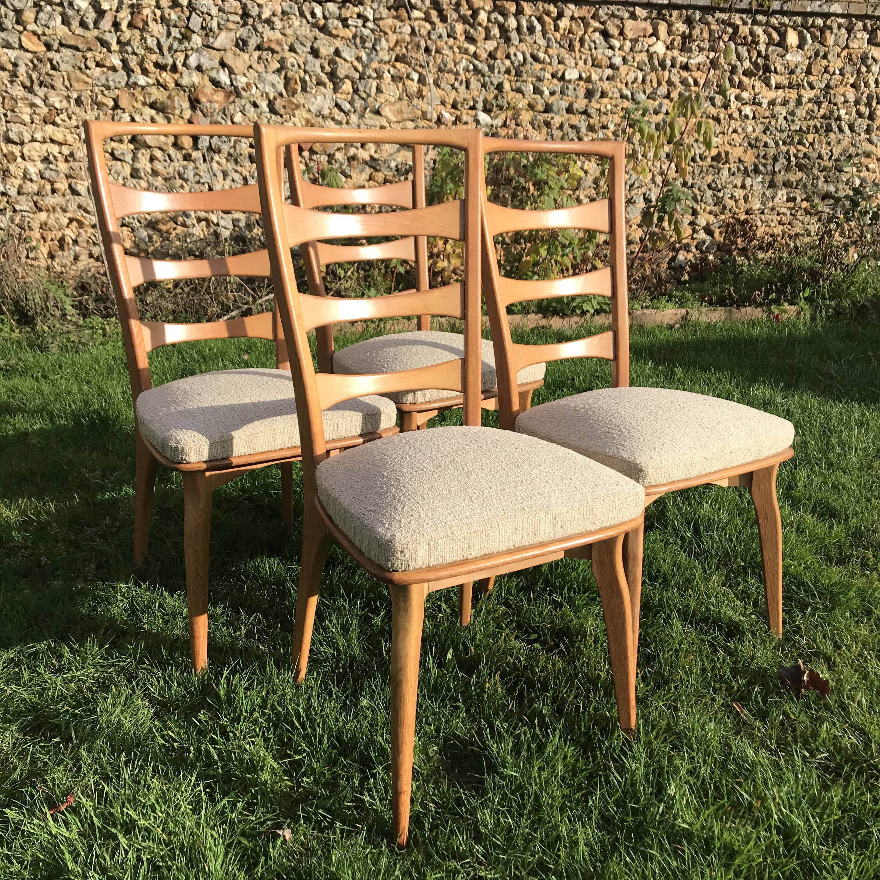Lot de 4 chaises vintage en chêne blond et assise beige