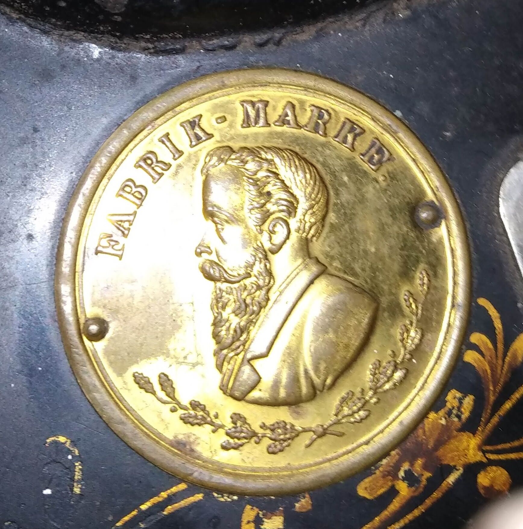 Machine sewing manual and Original portable, Victoria from 1894