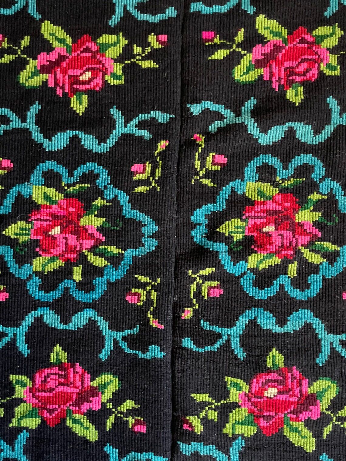 Romanian carpet with roses handmade in wool 177x154cm