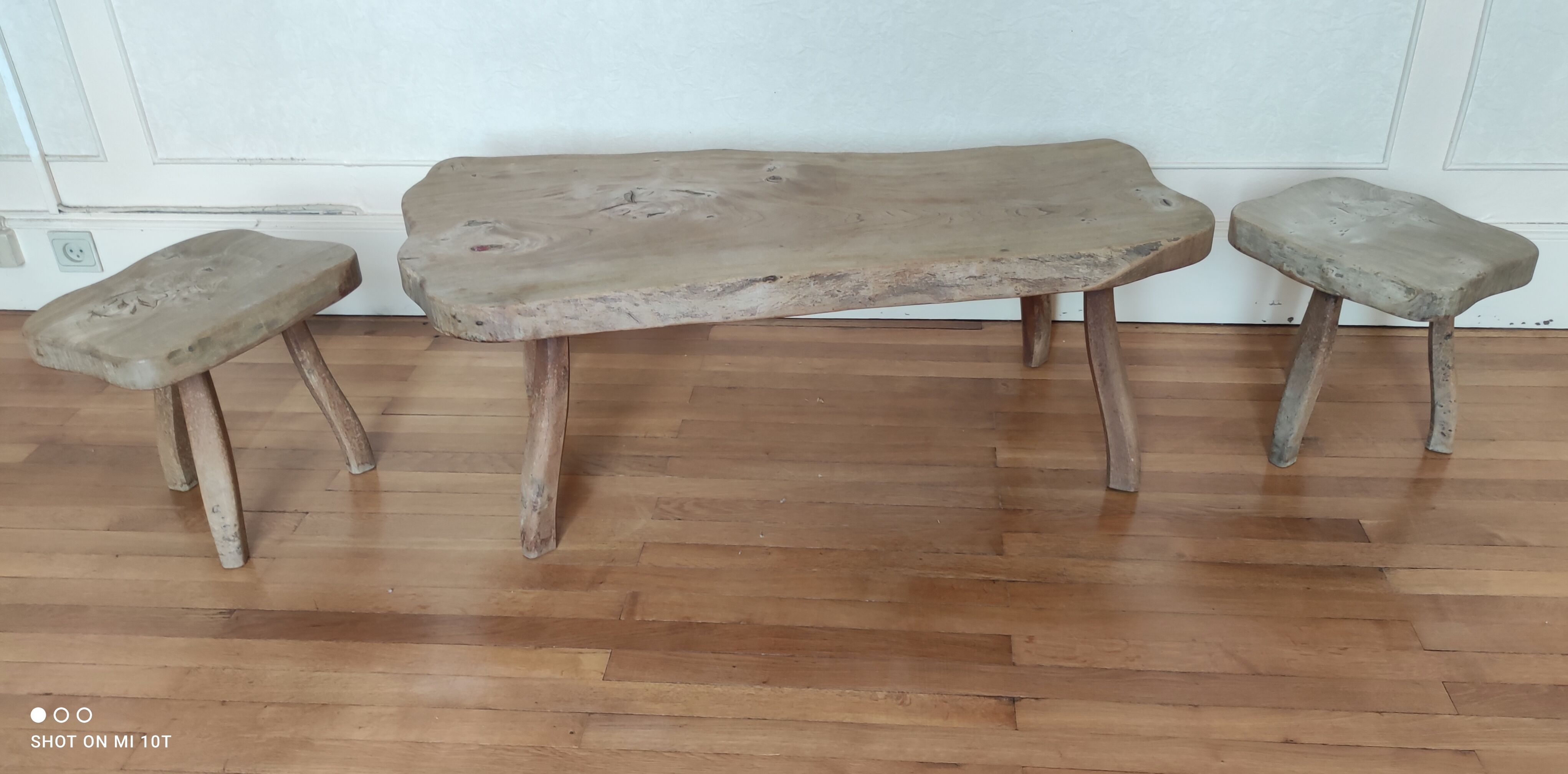 Old living room 3 rooms in wood, brutalist art