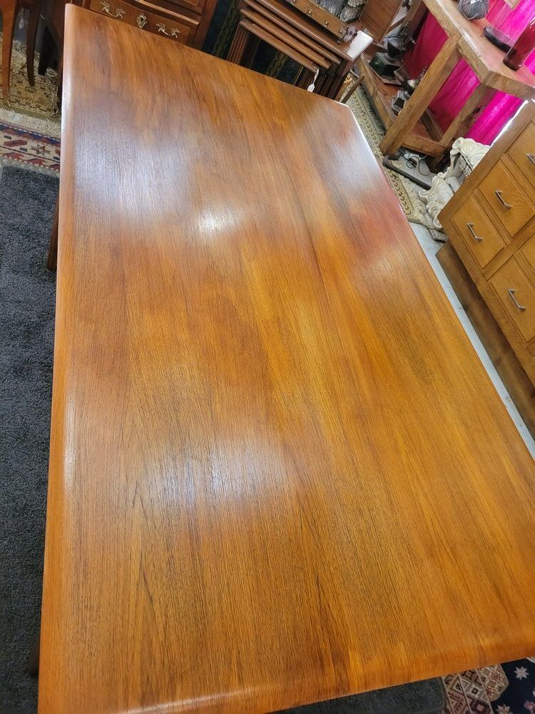 Extendable Scandinavian table