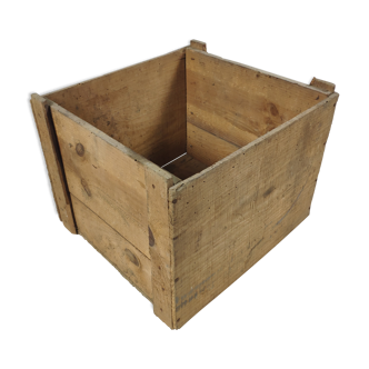 Small wooden transport crate