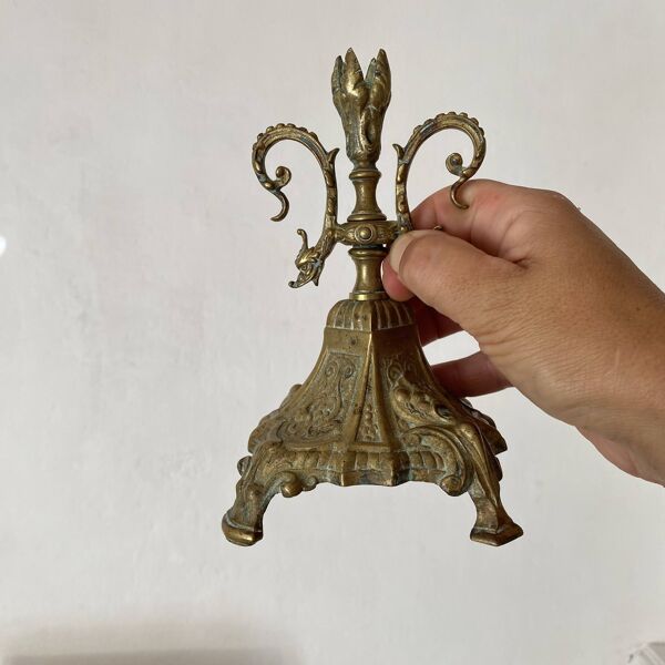 Paire de bougeoirs anciens en bronze