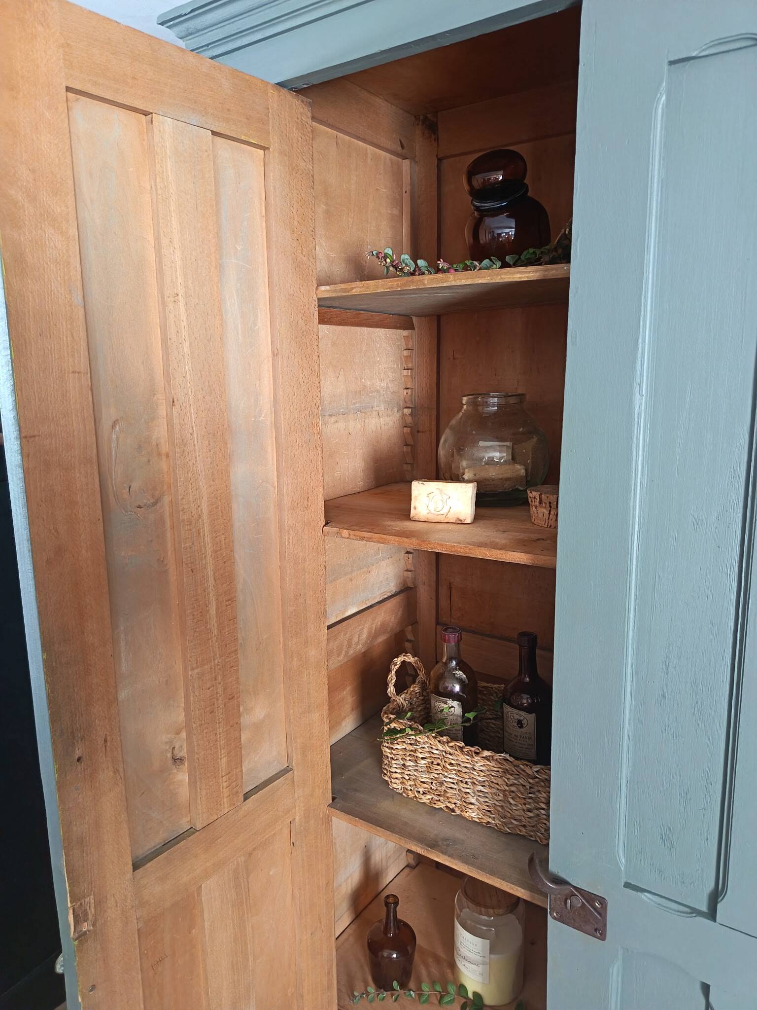 Armoire parisienne
