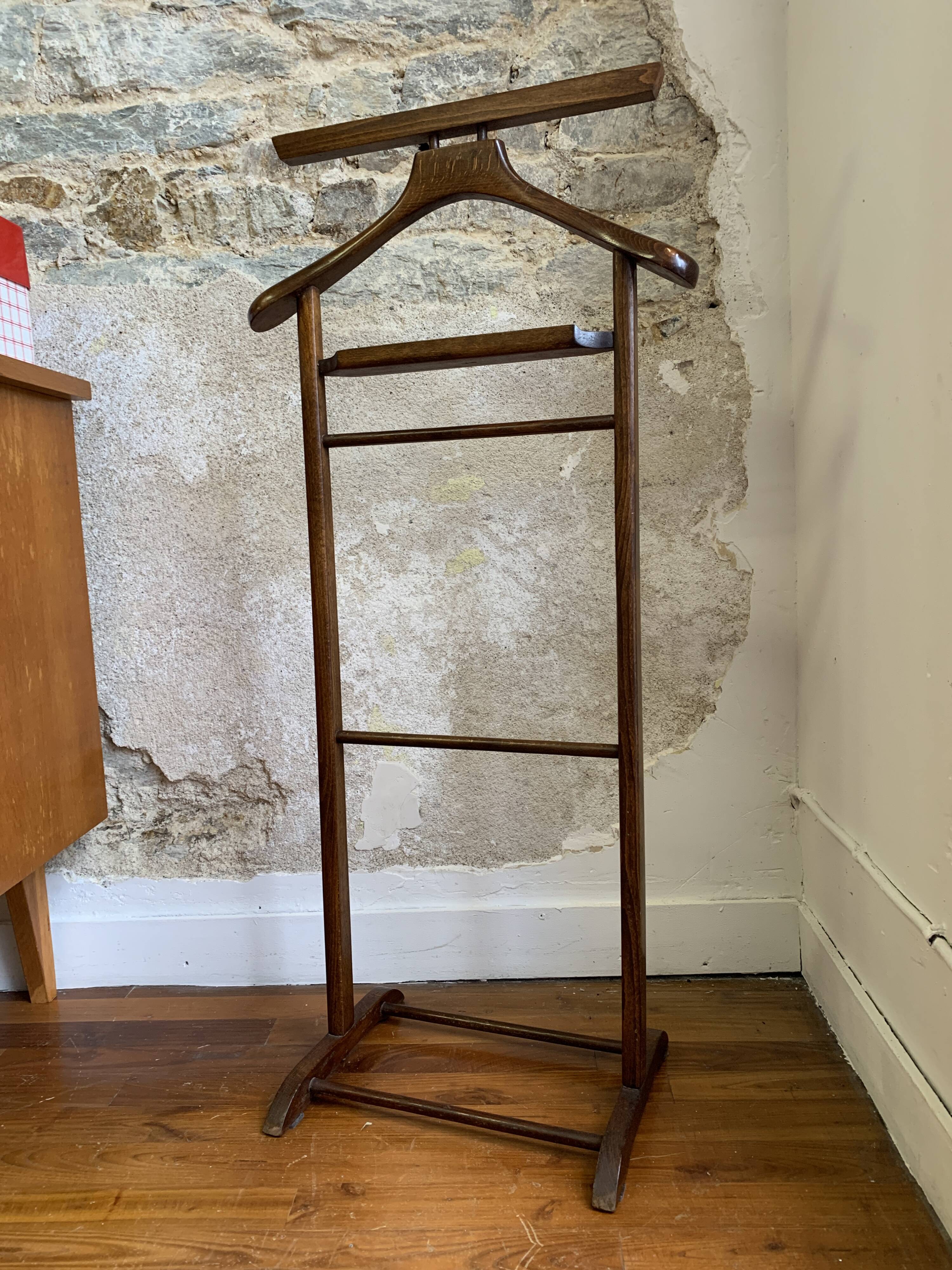 Wooden valet