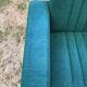Duo de fauteuils vintage à tissus vert.