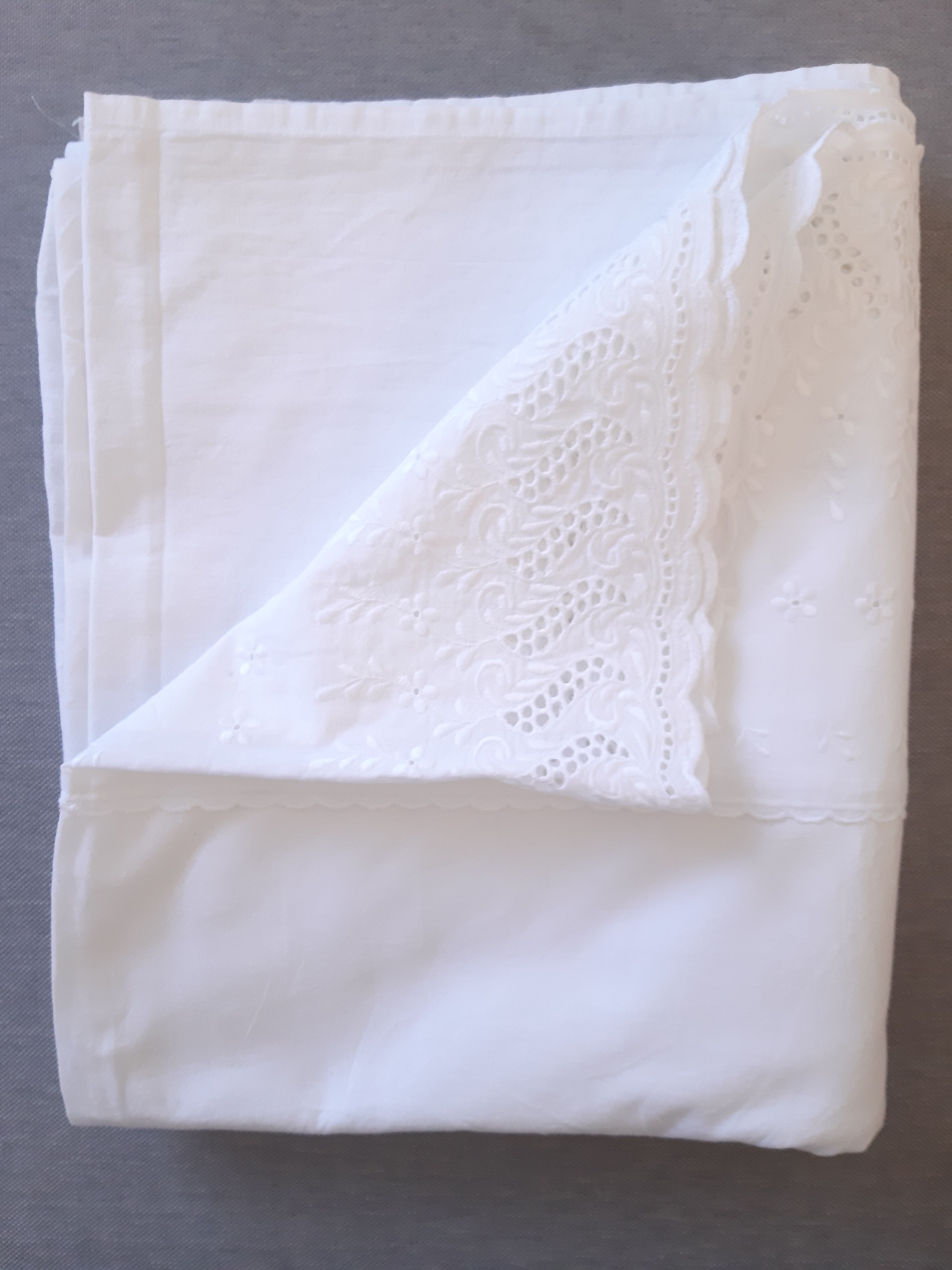 English embroidery sheet 280 x 230