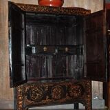 Chinese cabinet in polychrome elm