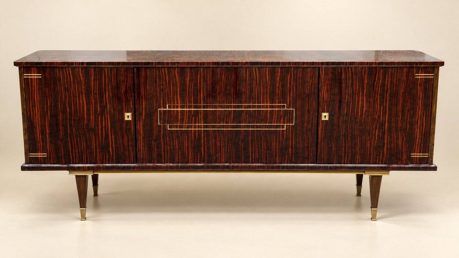 Enfilade buffet bas – Style Art Déco – Placage ébène de Macassar – Laiton