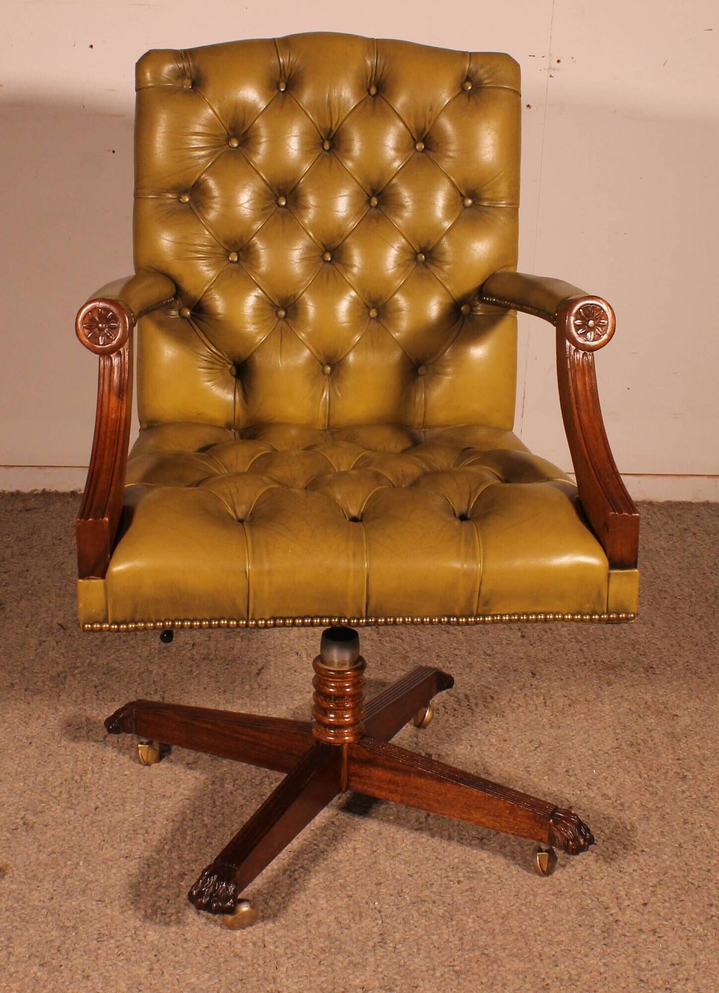 Office Chair Known as Swivel Executive Chair in Mahogany and Leather