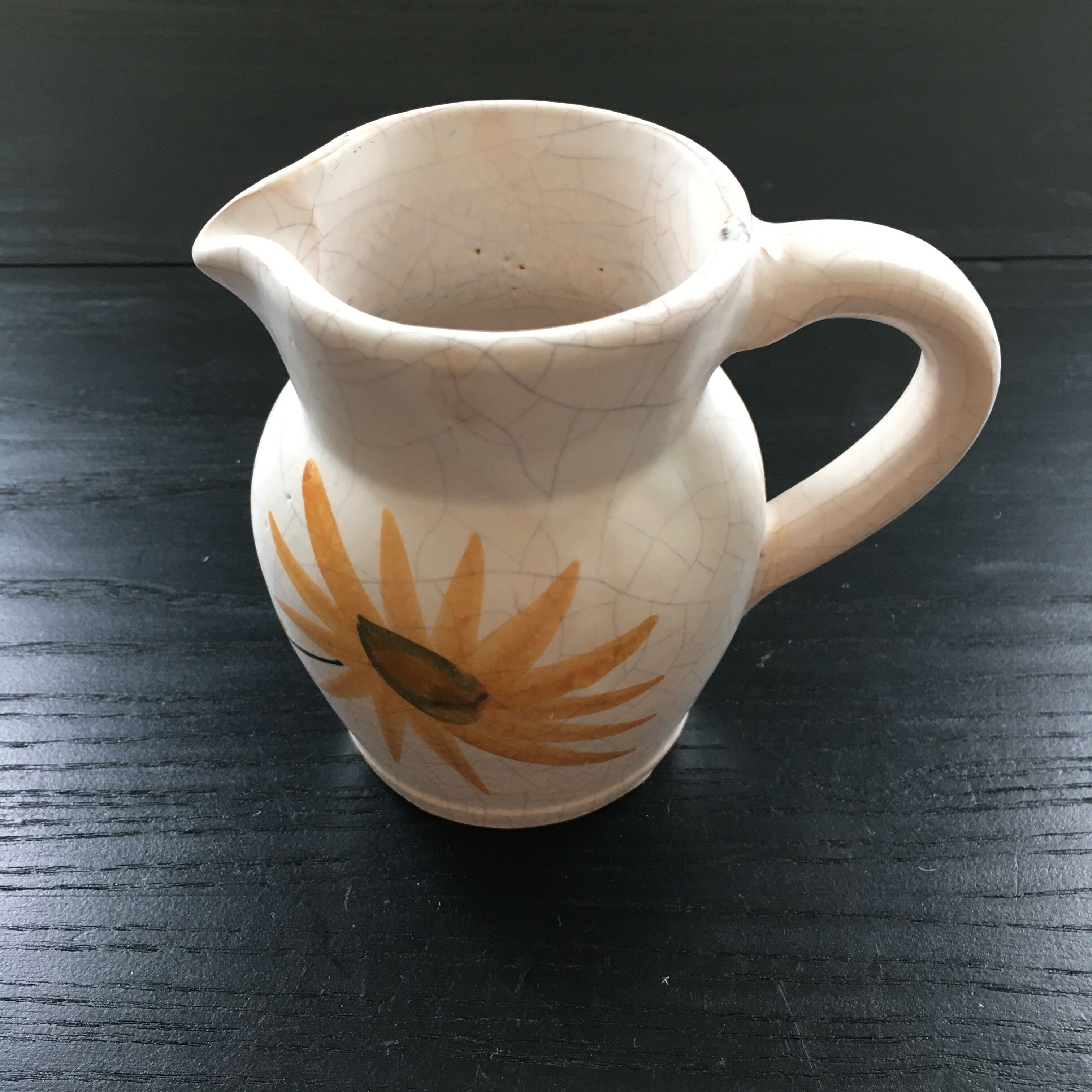 Set plate and jug with floral decoration.