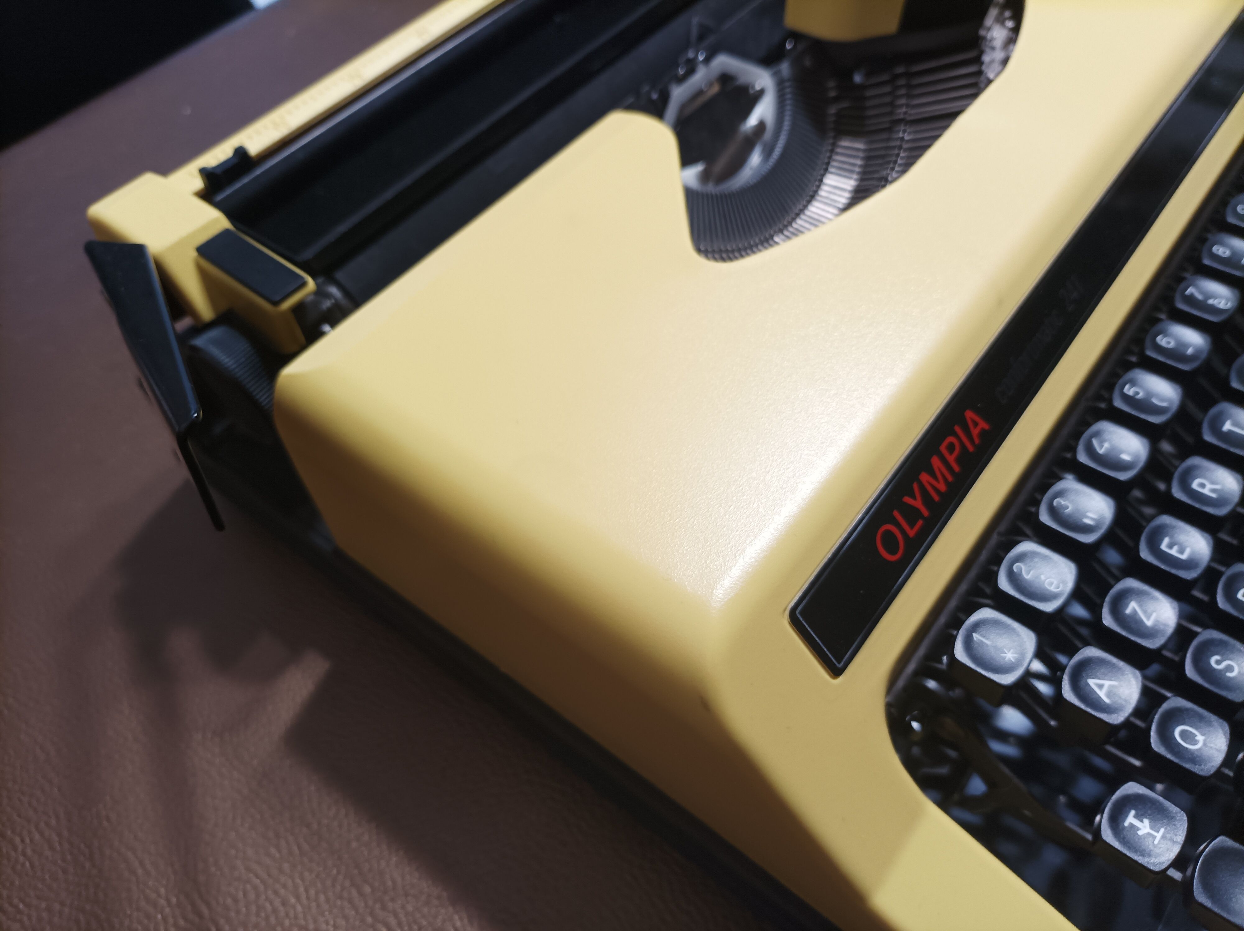 Olympia Conformatic 241 colour yellow